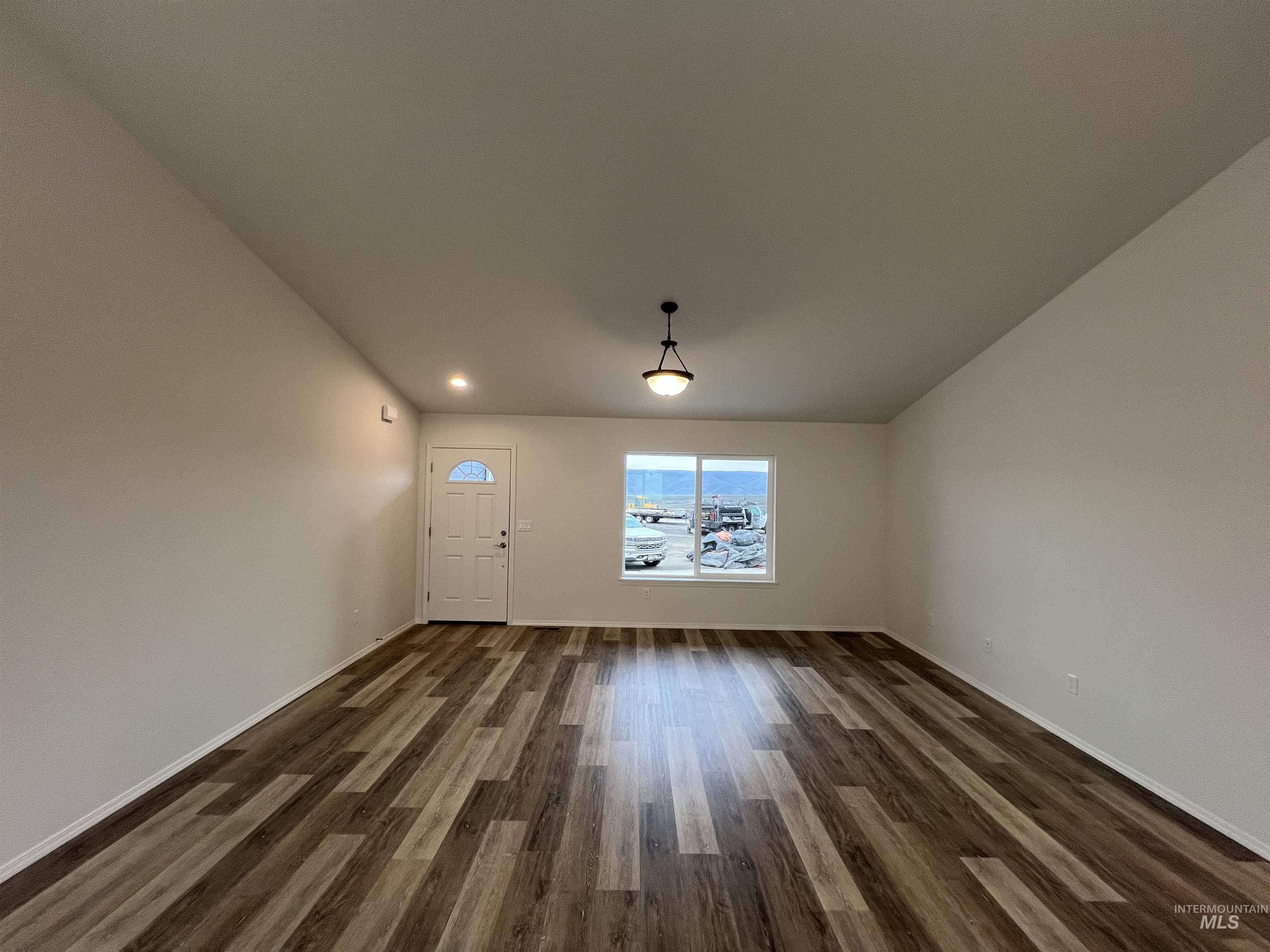 1743 Yellowstone Ct Property Photo 4
