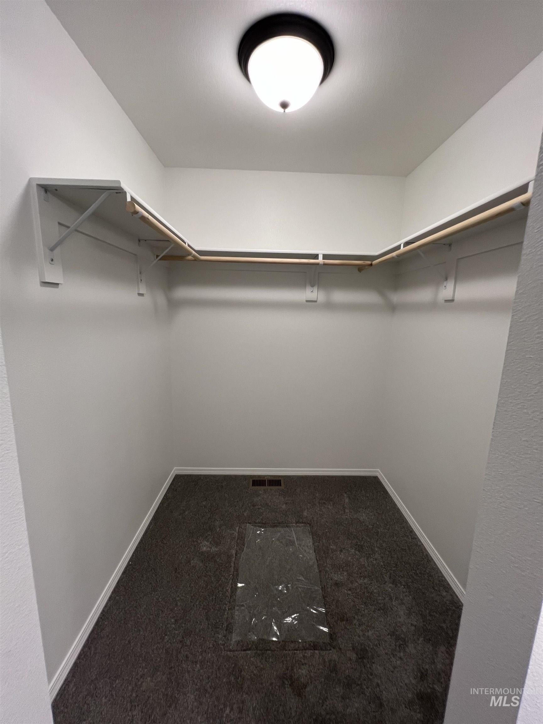 1743 Yellowstone Ct Property Photo 8