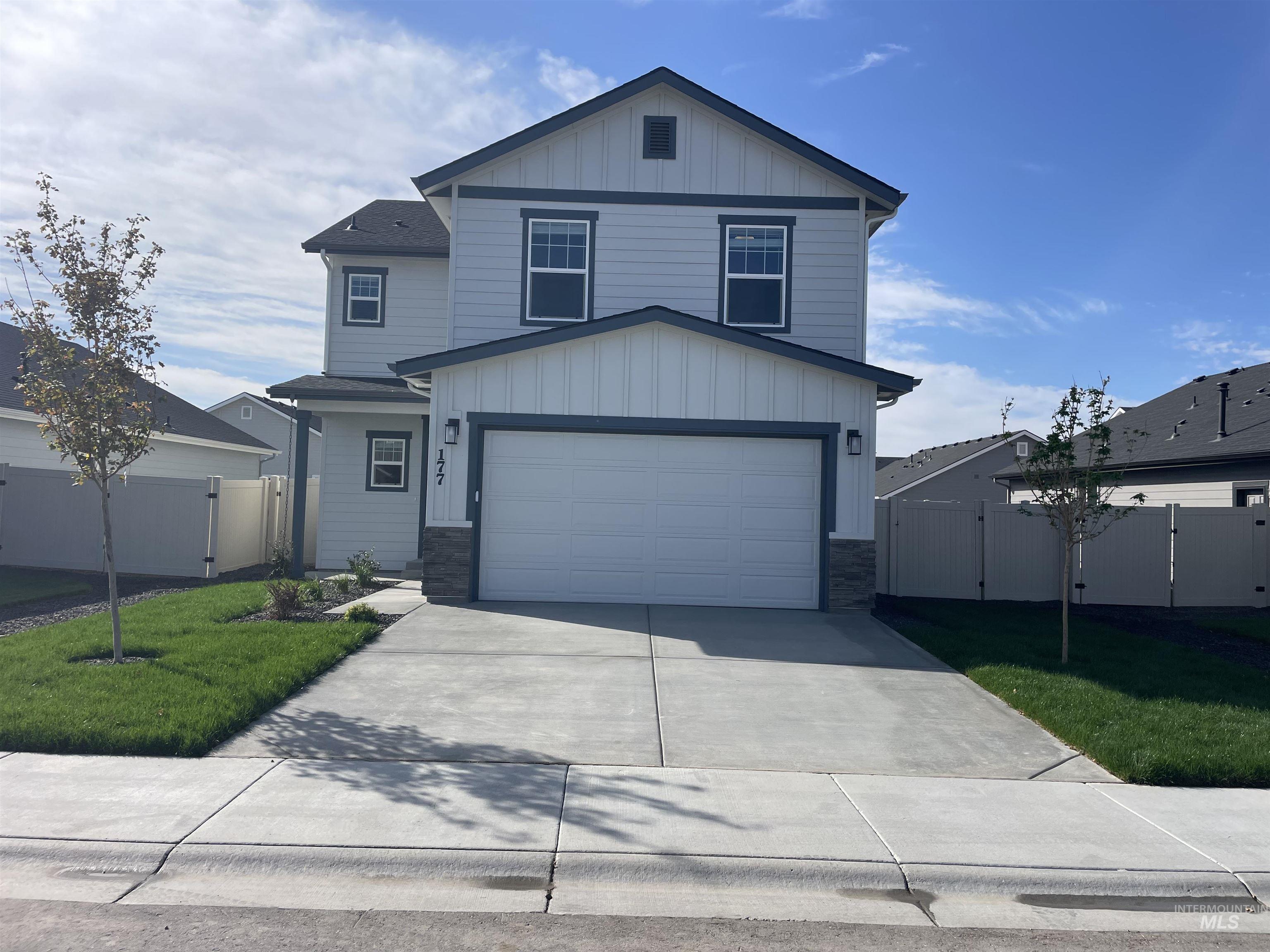 177 W Omphale St. Property Photo 1