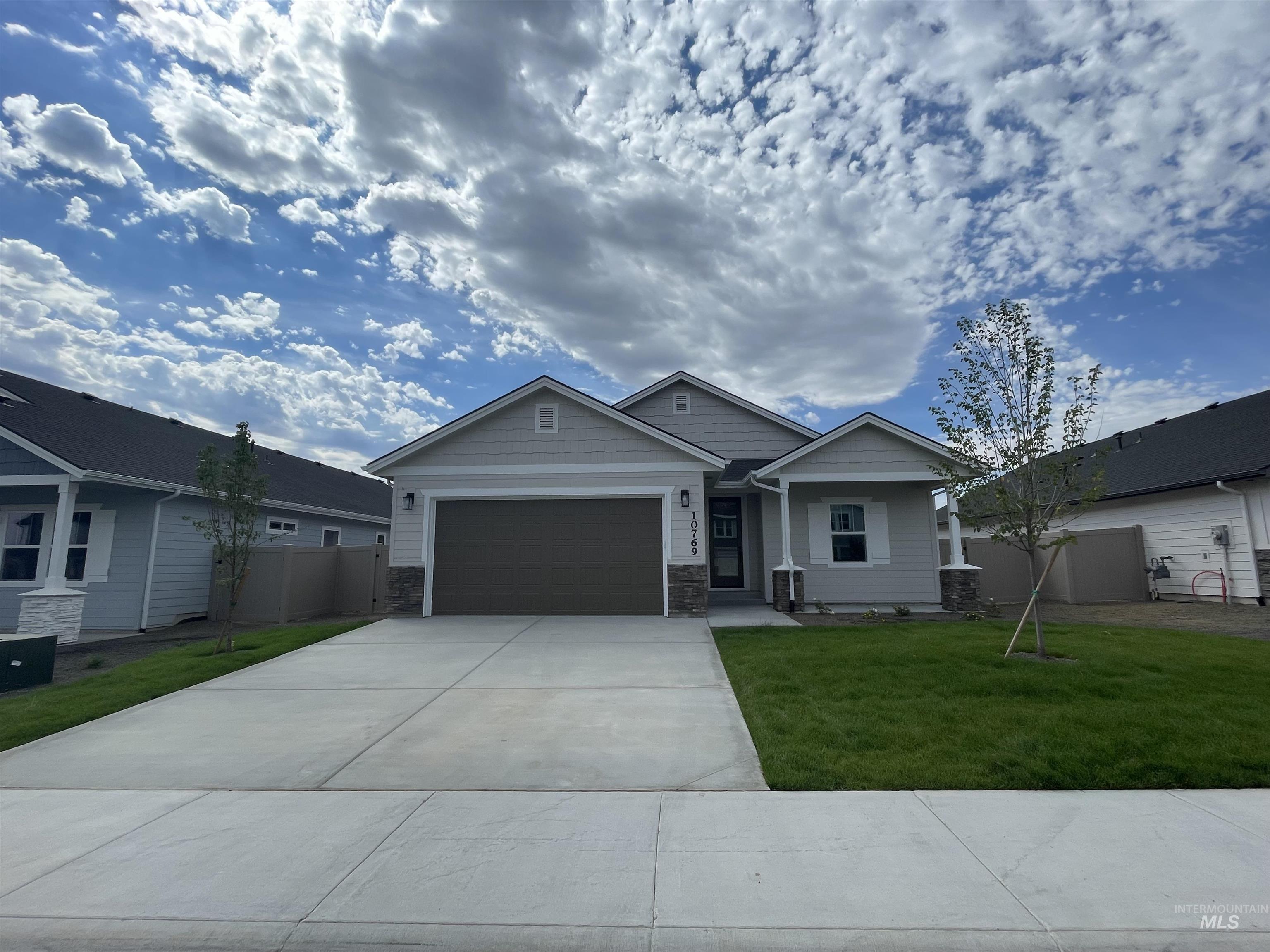 10769 Armuth St Property Photo 1