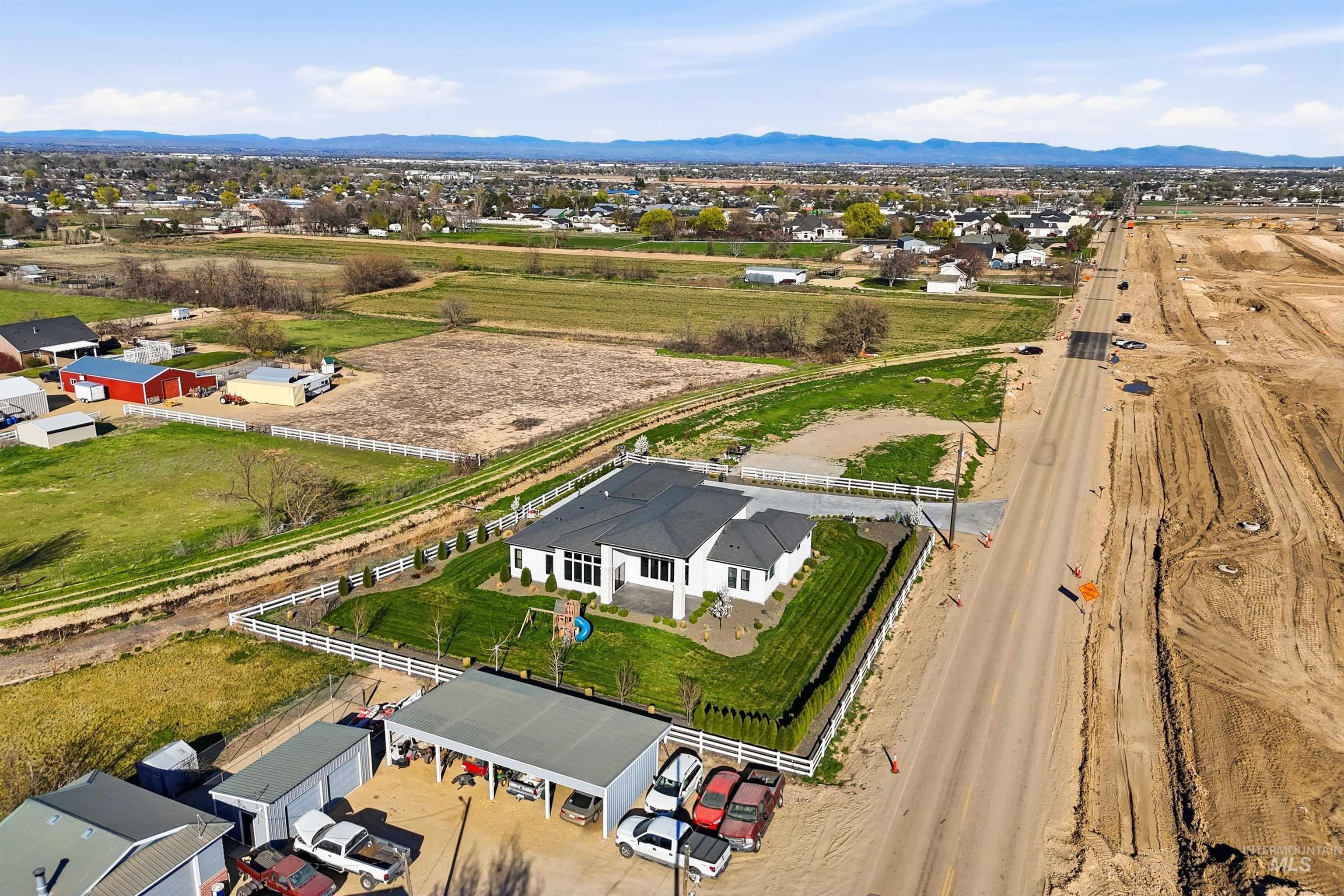 320 W Homedale Property Photo 44