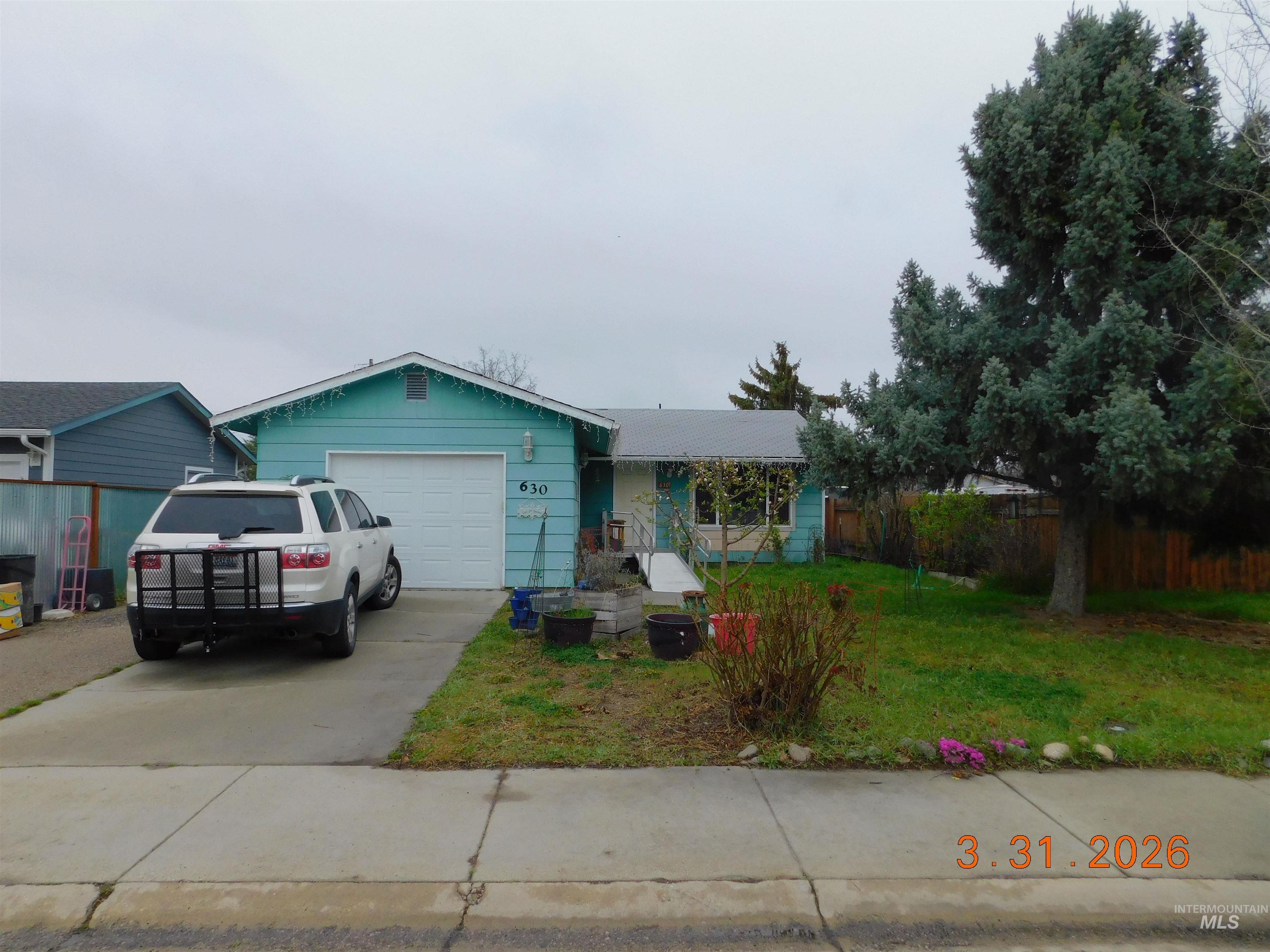 630 E 5th Property Photo 1