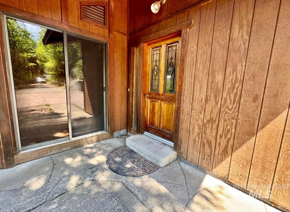 704 Floyd Avenue Property Photo 3