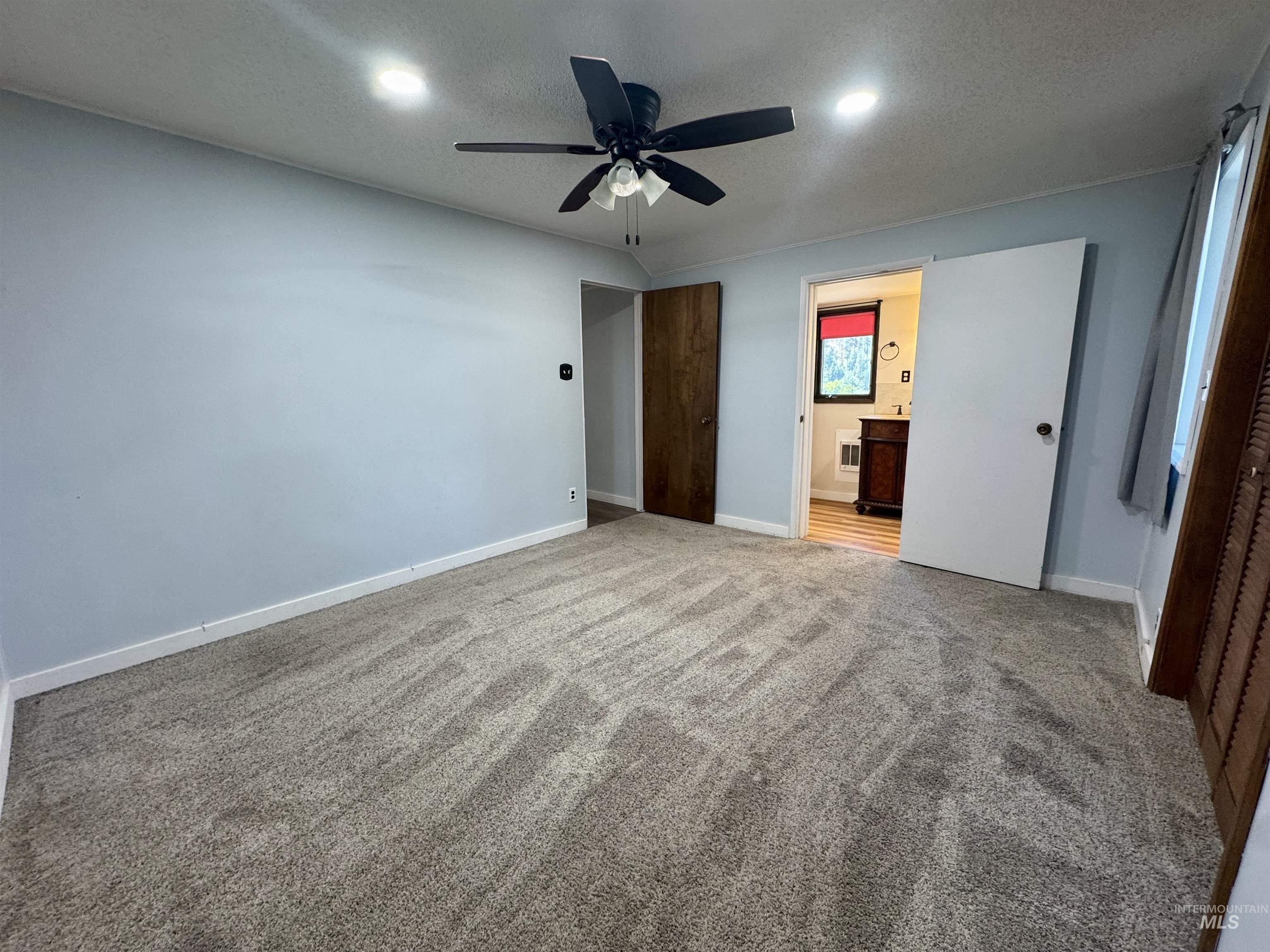 704 Floyd Avenue Property Photo 18