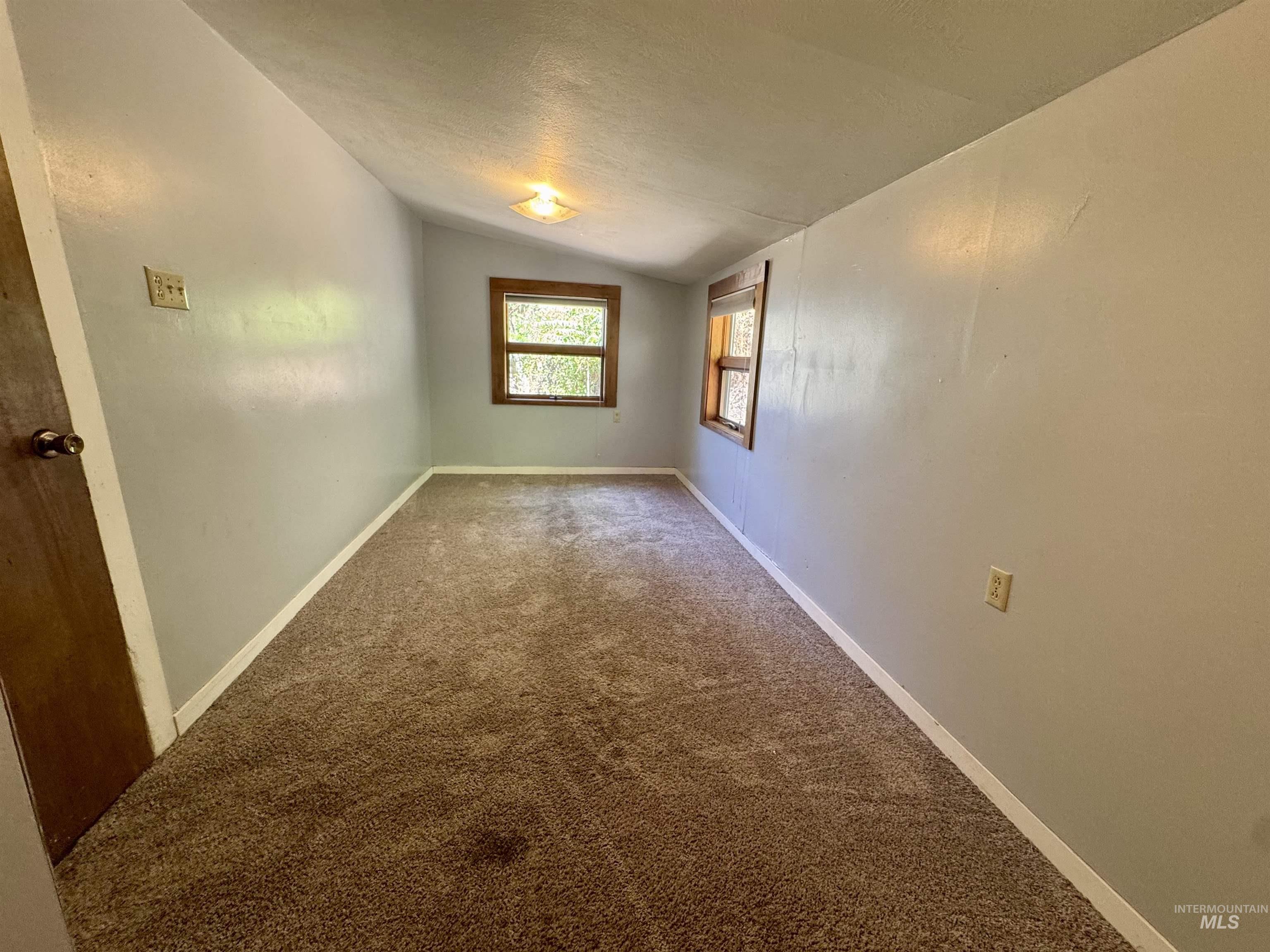 704 Floyd Avenue Property Photo 30