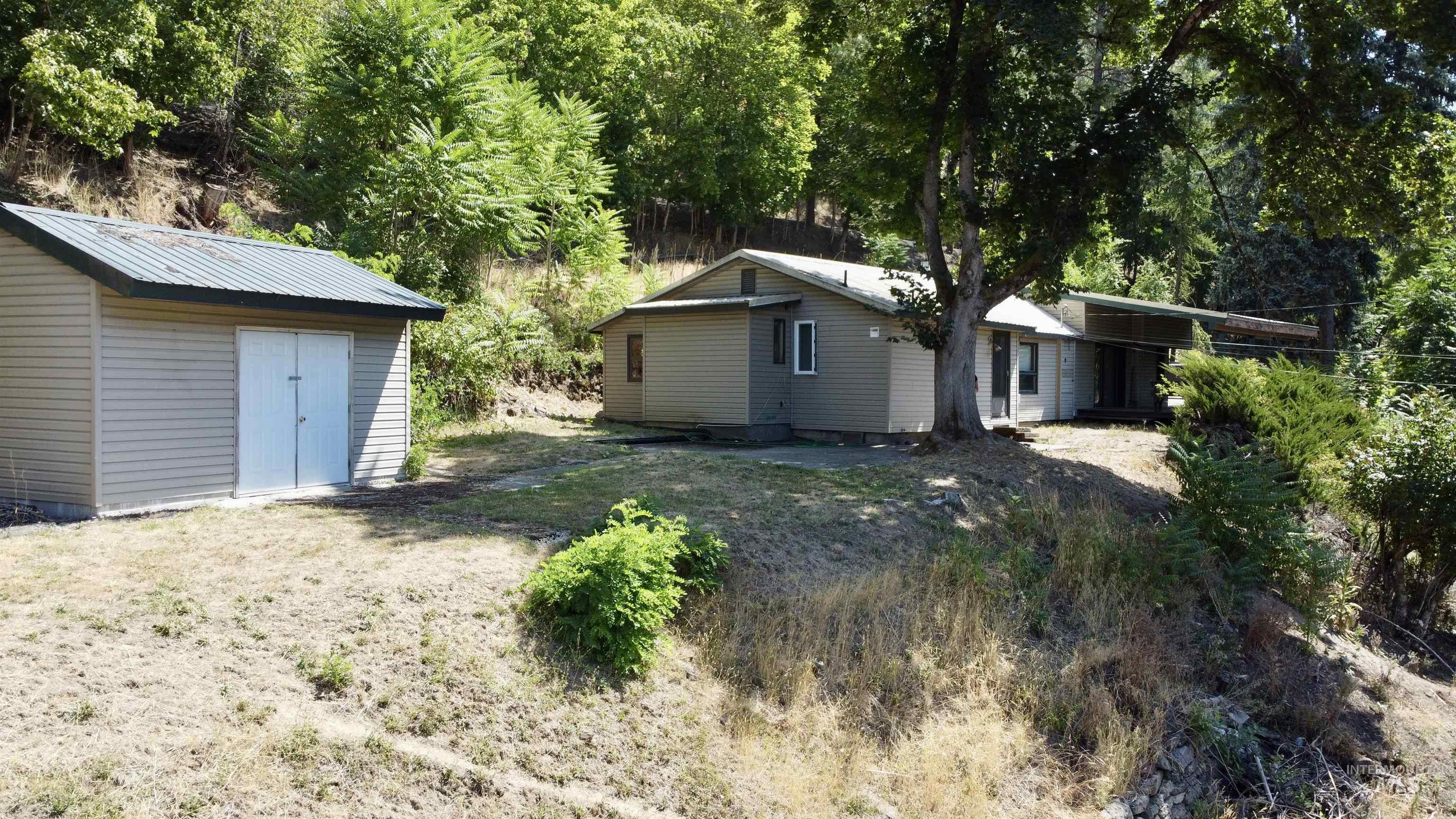 704 Floyd Avenue Property Photo 38