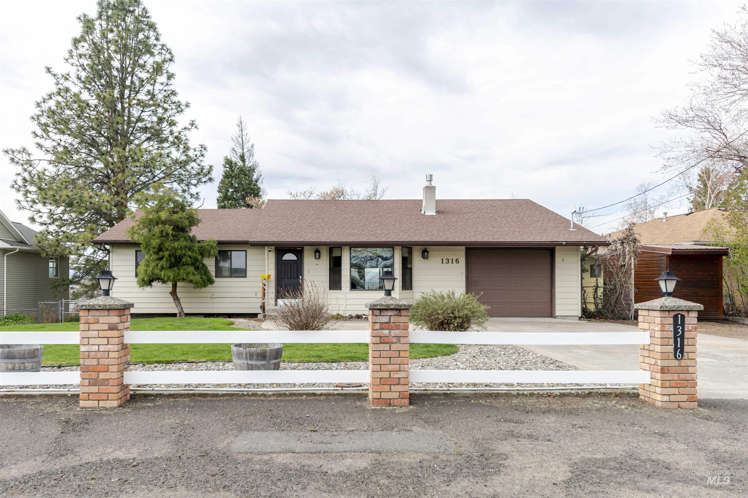 1316 29th St Property Photo 1