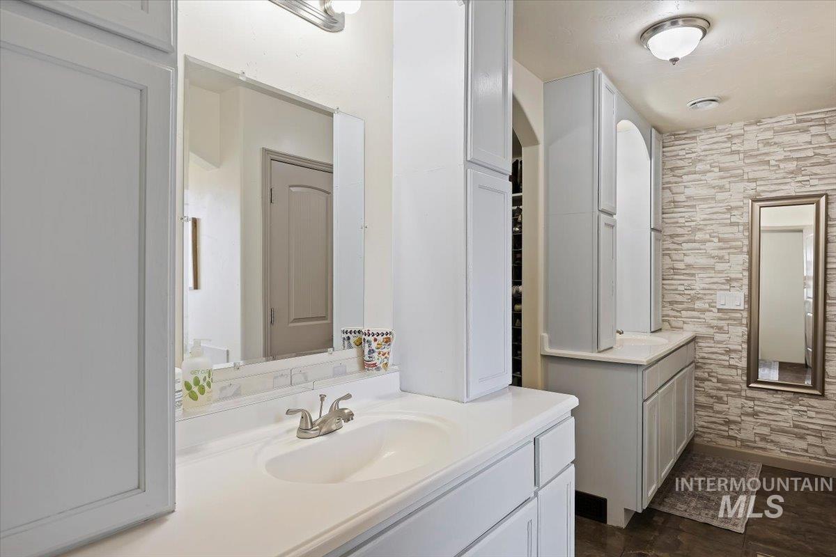 125 E 50 N Property Photo 32