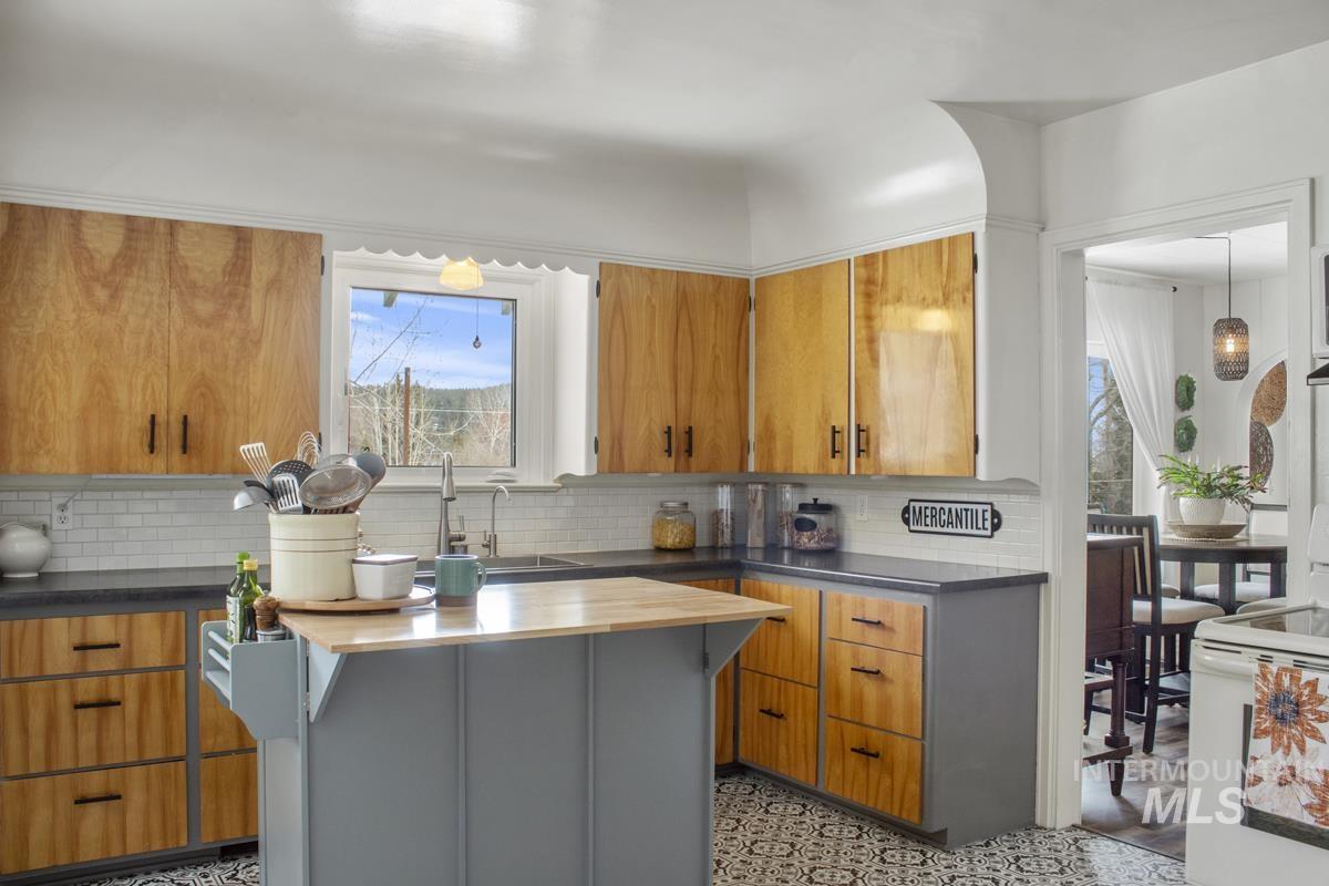202 S School Street Property Photo 17