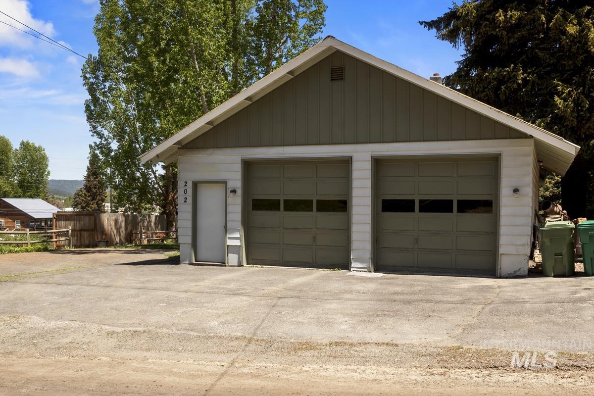 202 S School Street Property Photo 33