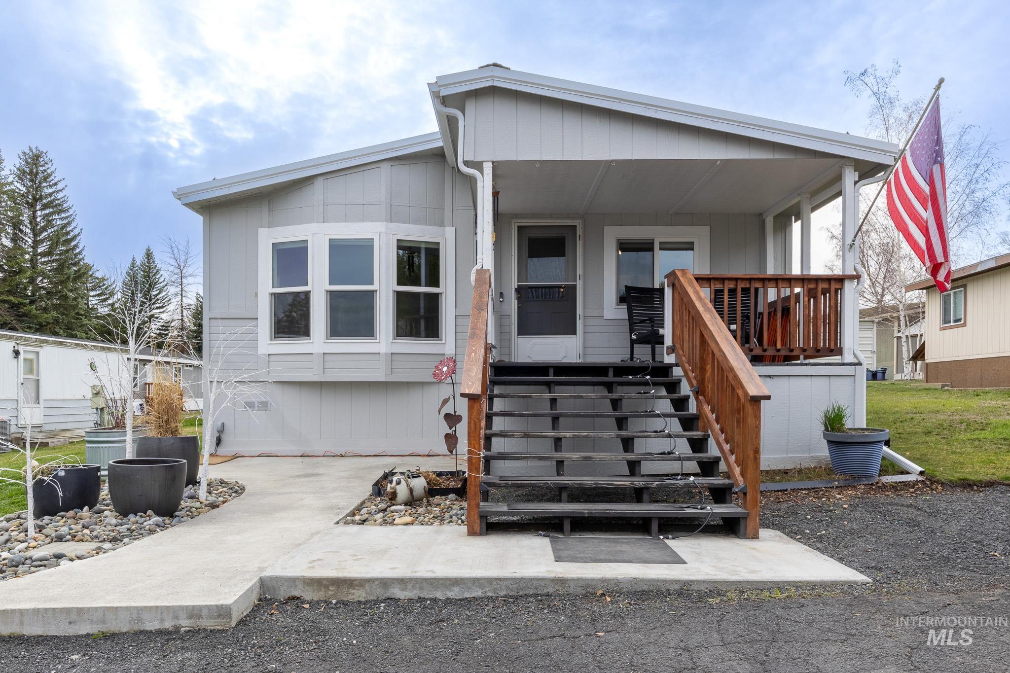 411 N Almon Property Photo 3