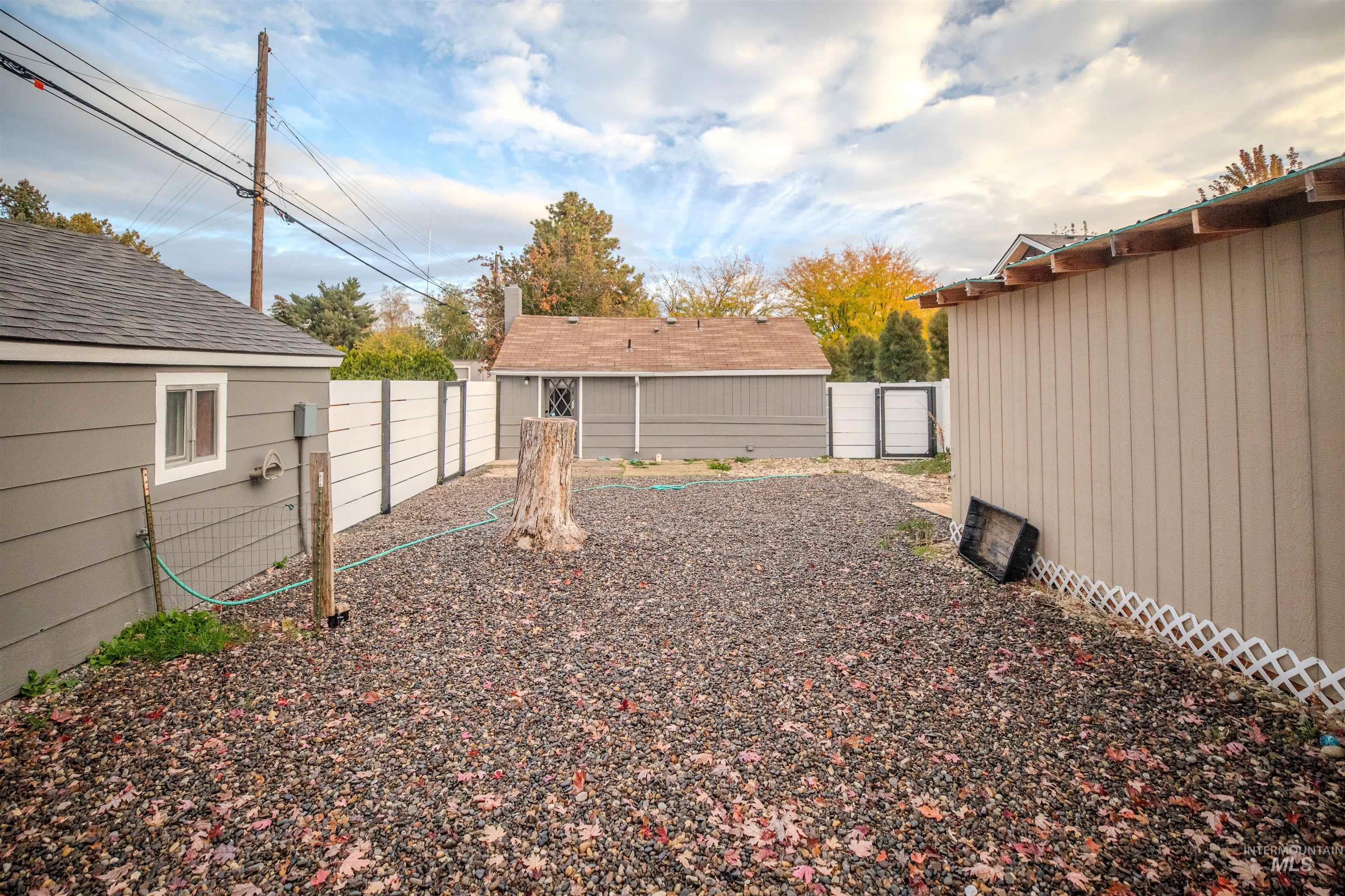 3311 W Hamilton Property Photo 19