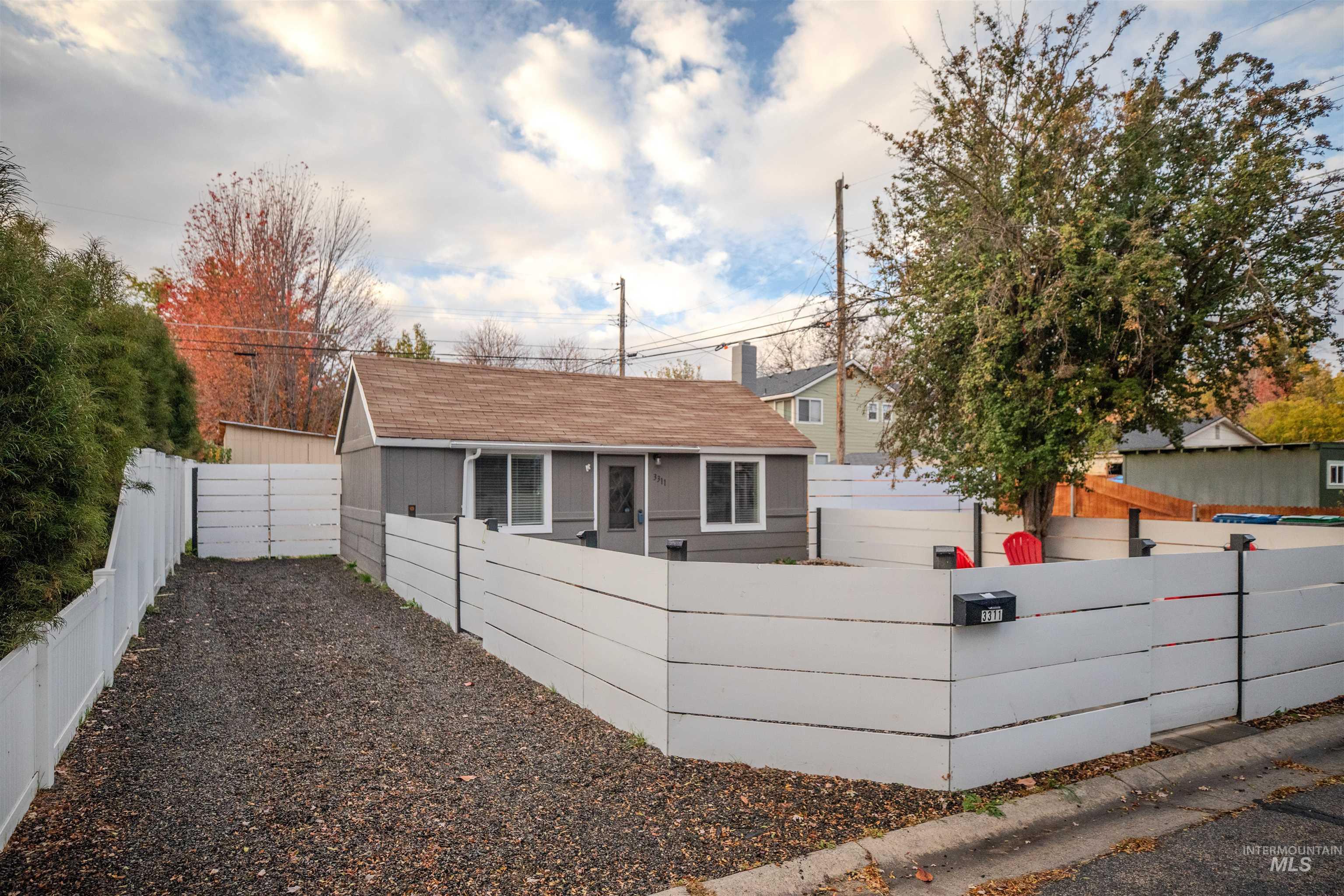 3311 Hamilton Property Photo 2