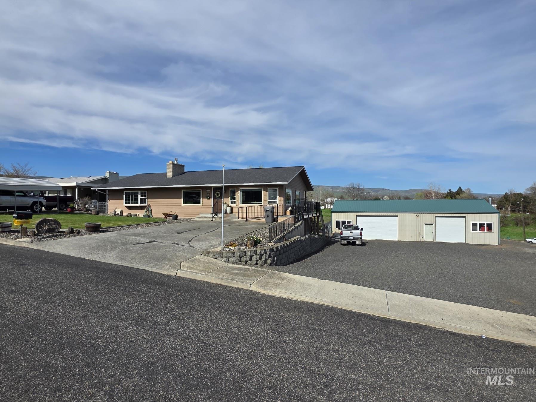 1008 Lambert Court Property Photo 1