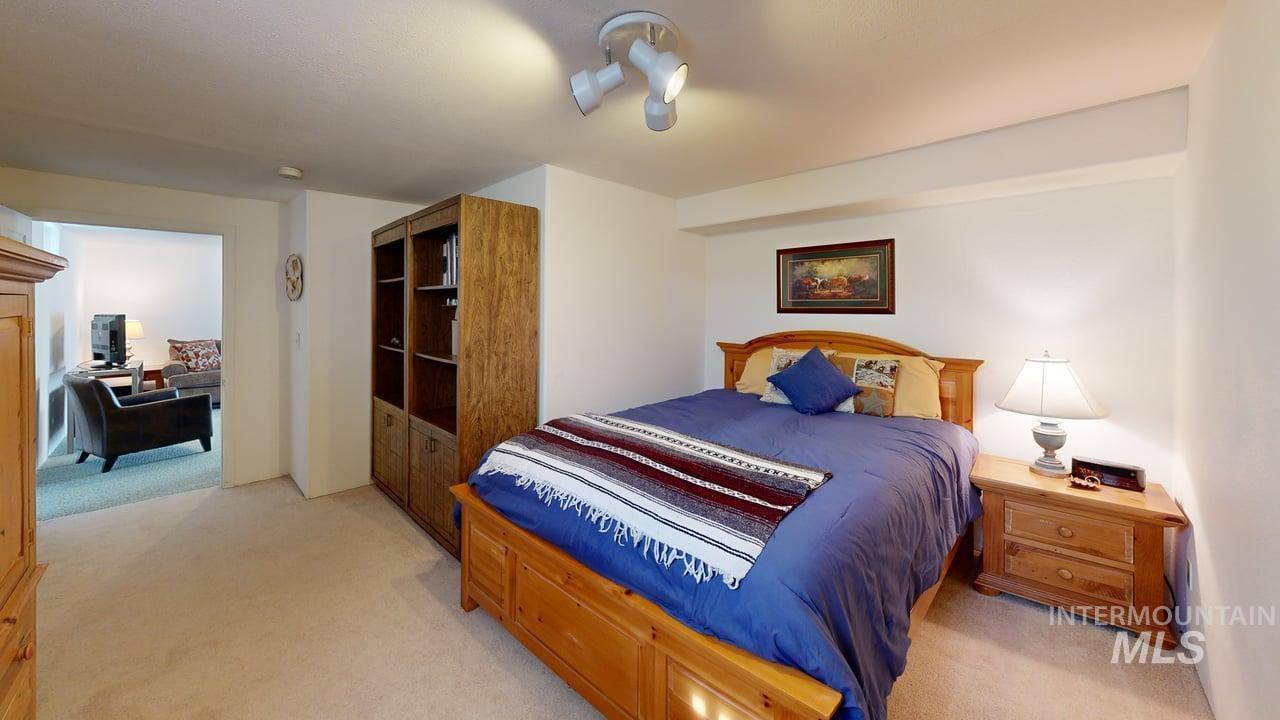 1008 Lambert Court Property Photo 19