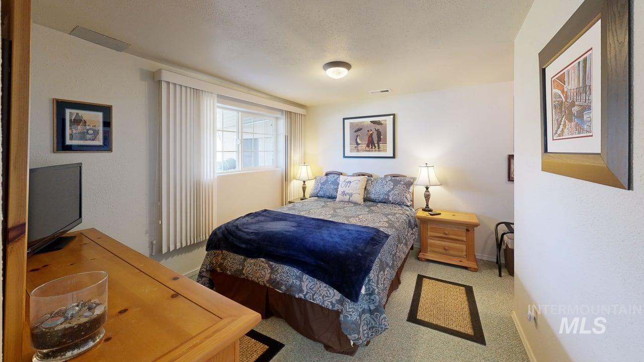 1008 Lambert Court Property Photo 20