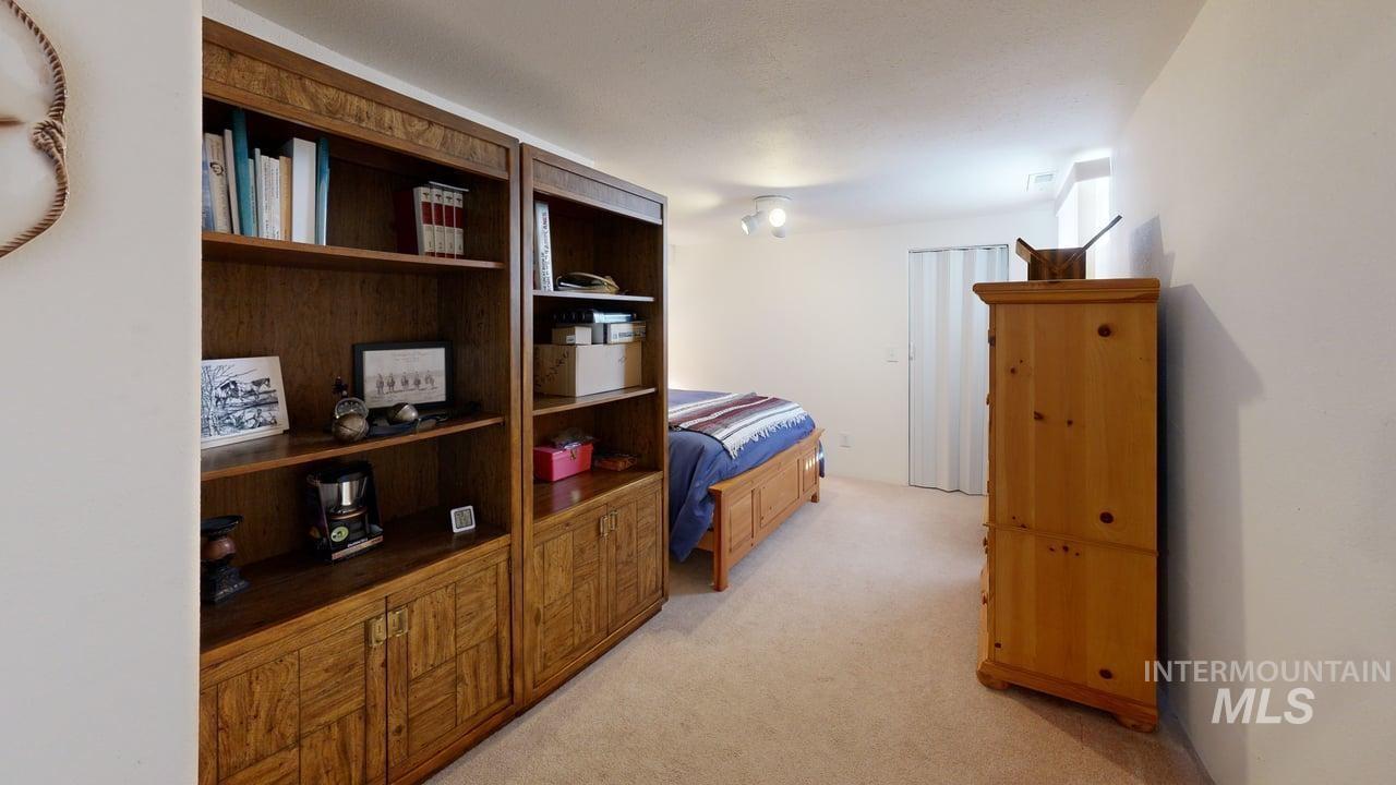 1008 Lambert Court Property Photo 22
