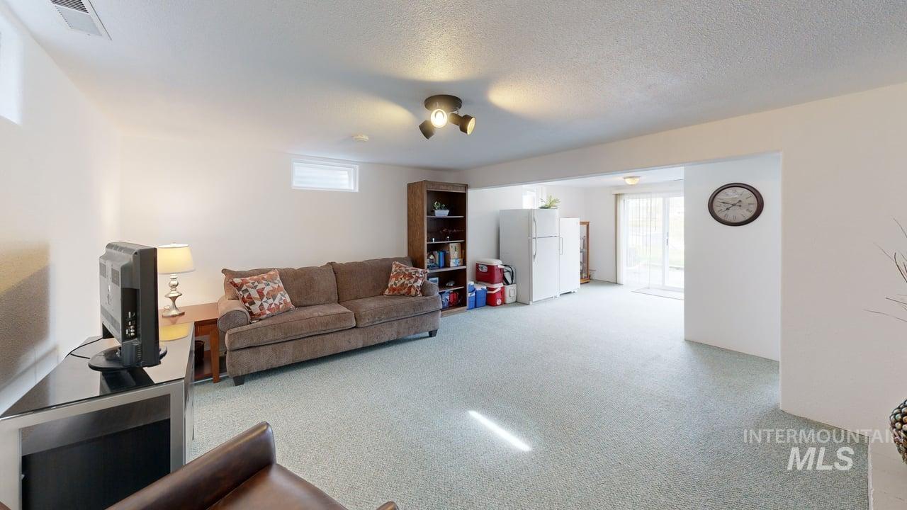 1008 Lambert Court Property Photo 23