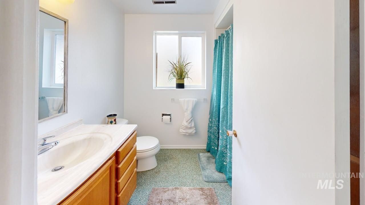 1008 Lambert Court Property Photo 28
