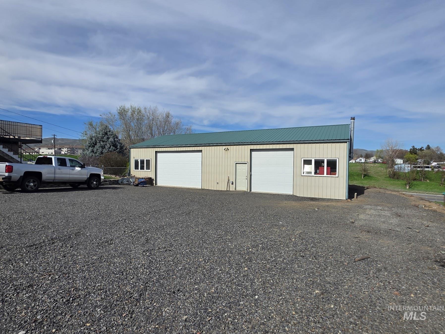1008 Lambert Court Property Photo 33