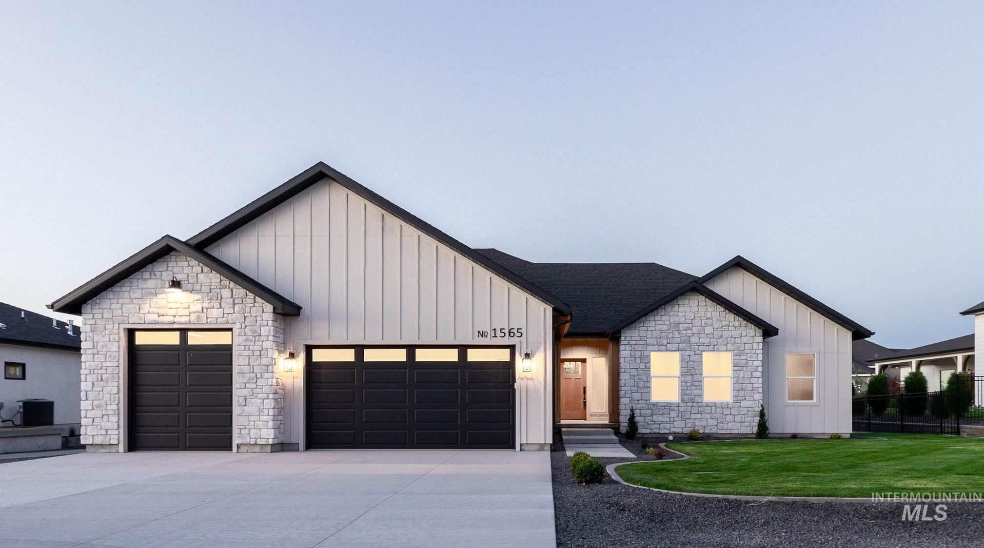 1565 Clear Creek Loop Property Photo 1