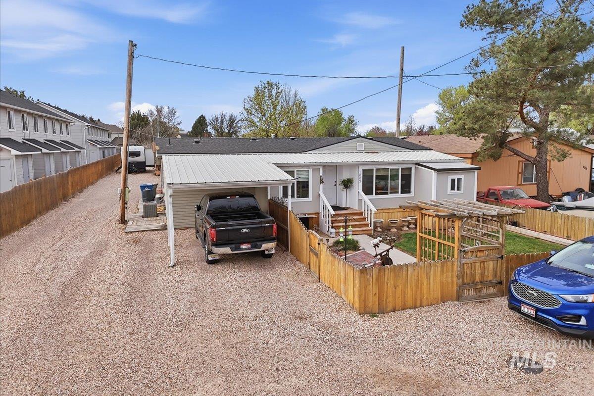 1003 E Iowa Ave Property Photo 3