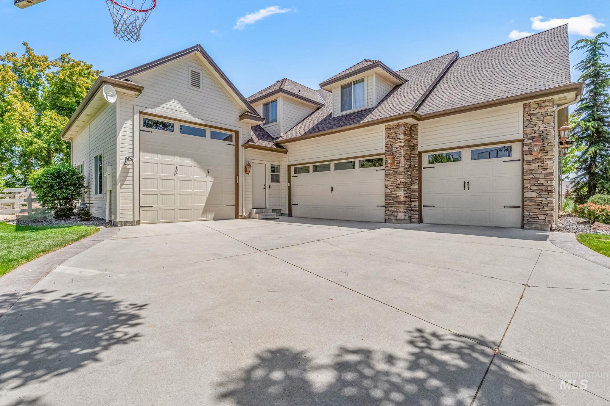 5908 N Highhill Place Property Photo 3