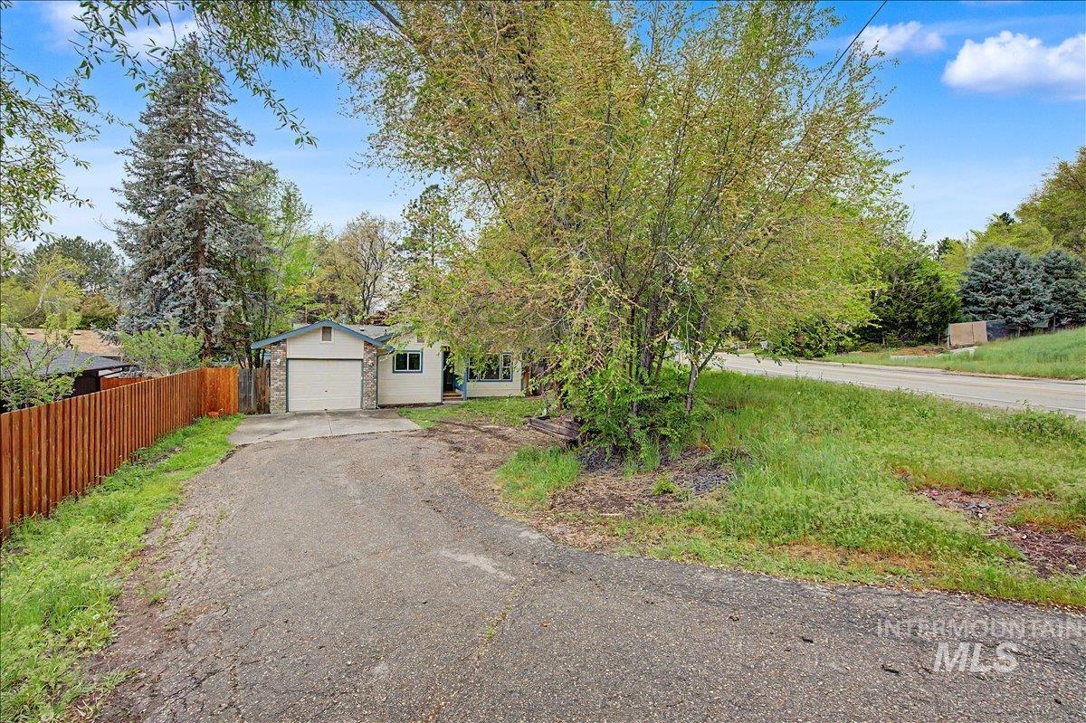 2501 W Hill Rd Property Photo 3
