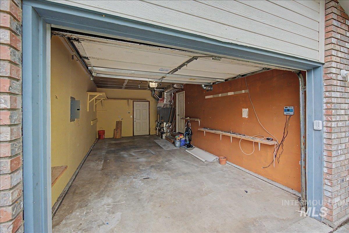 2501 W Hill Rd Property Photo 4