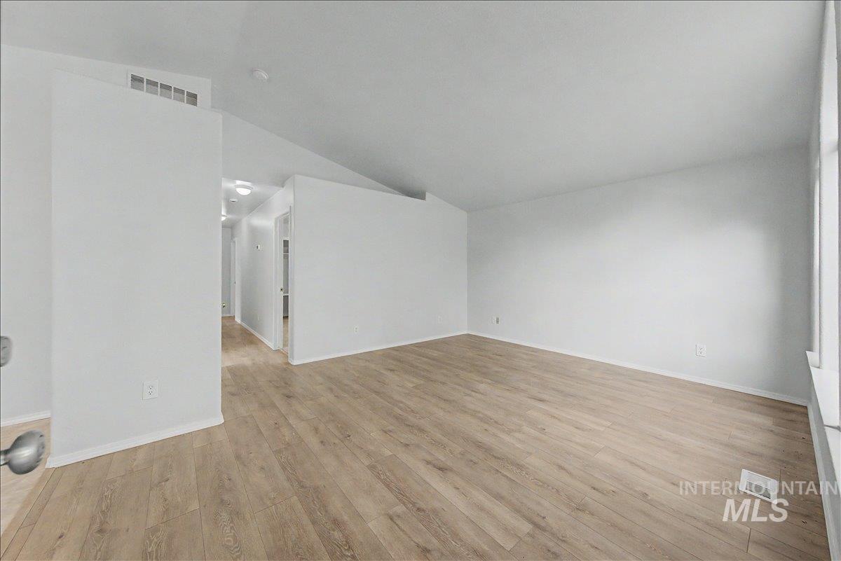 2501 W Hill Rd Property Photo 5
