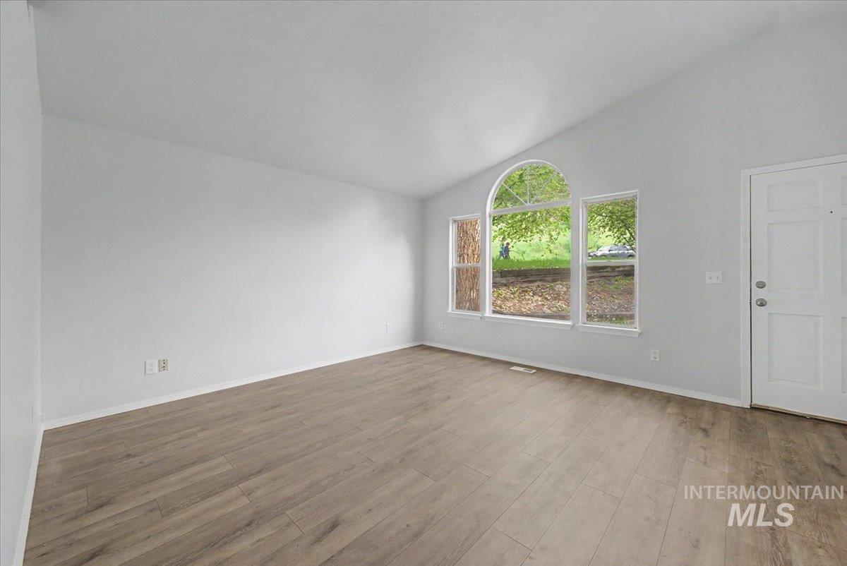 2501 W Hill Rd Property Photo 6