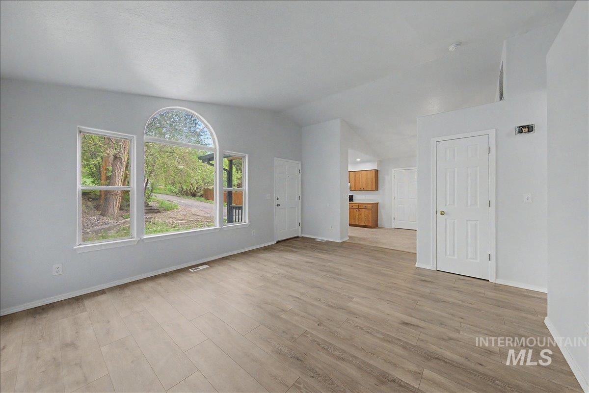 2501 W Hill Rd Property Photo 8
