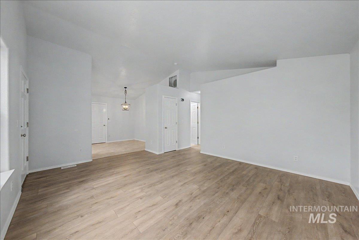 2501 W Hill Rd Property Photo 9