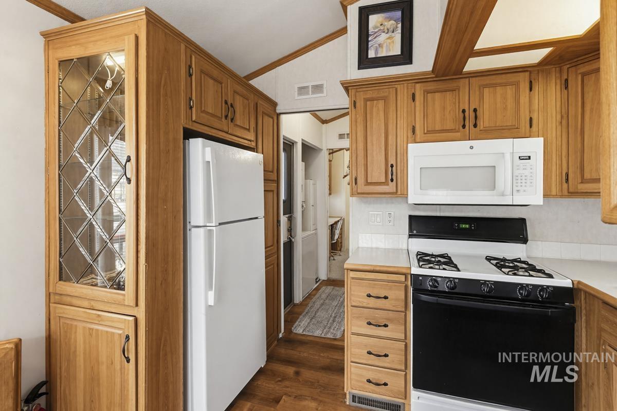 25 E Street Property Photo 9