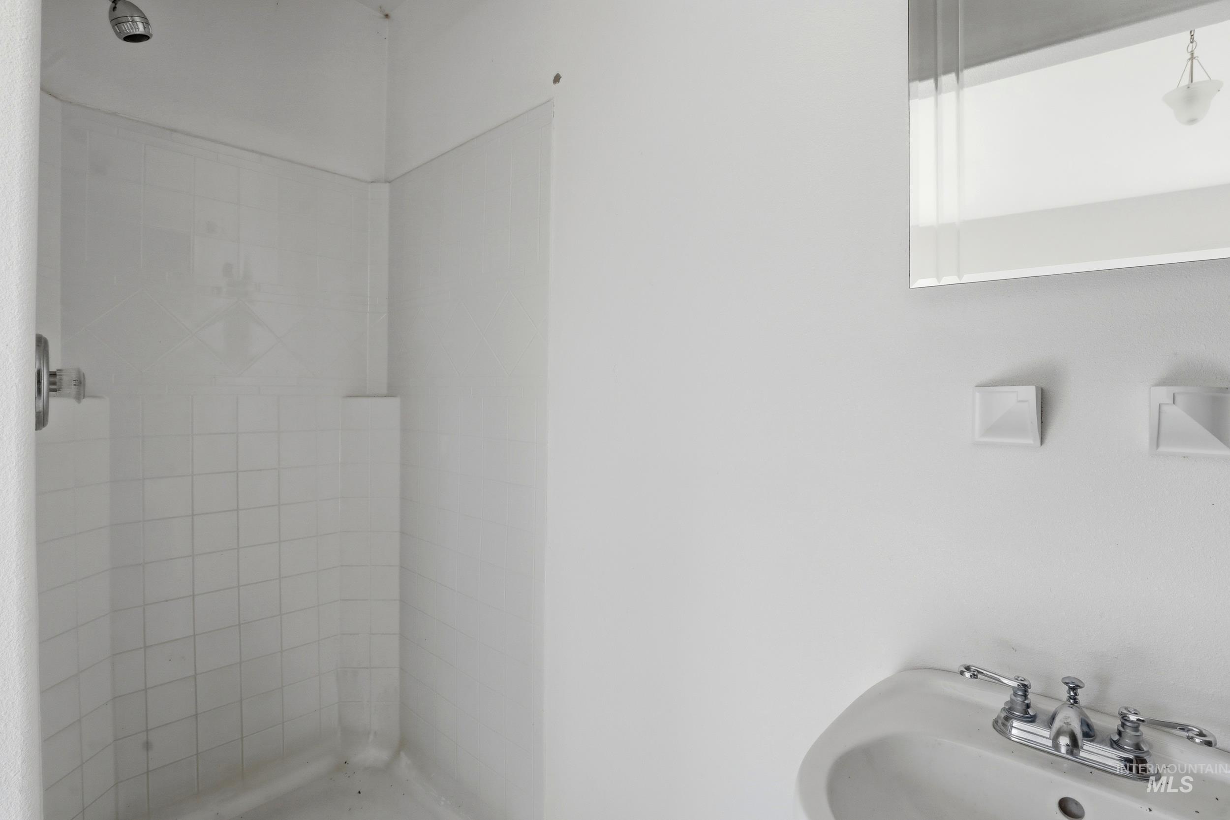 1014 Hilby Rd Property Photo 46