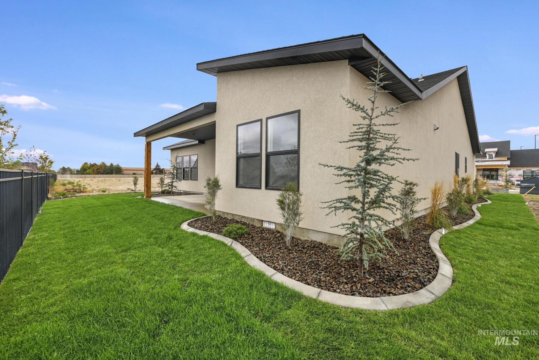 561 Canyon Mist Dr. Property Photo 32