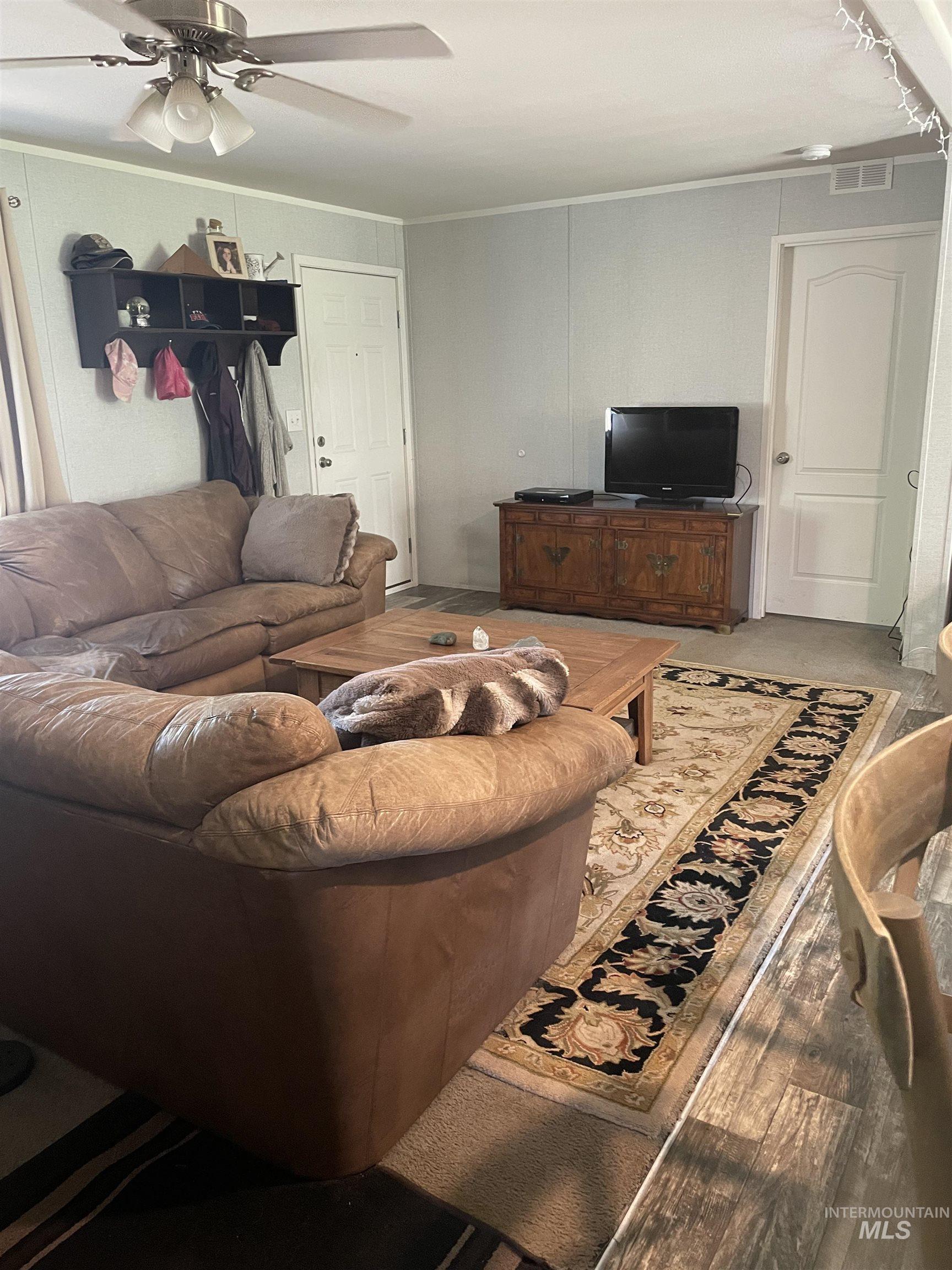 820 Crest Drive Property Photo 11