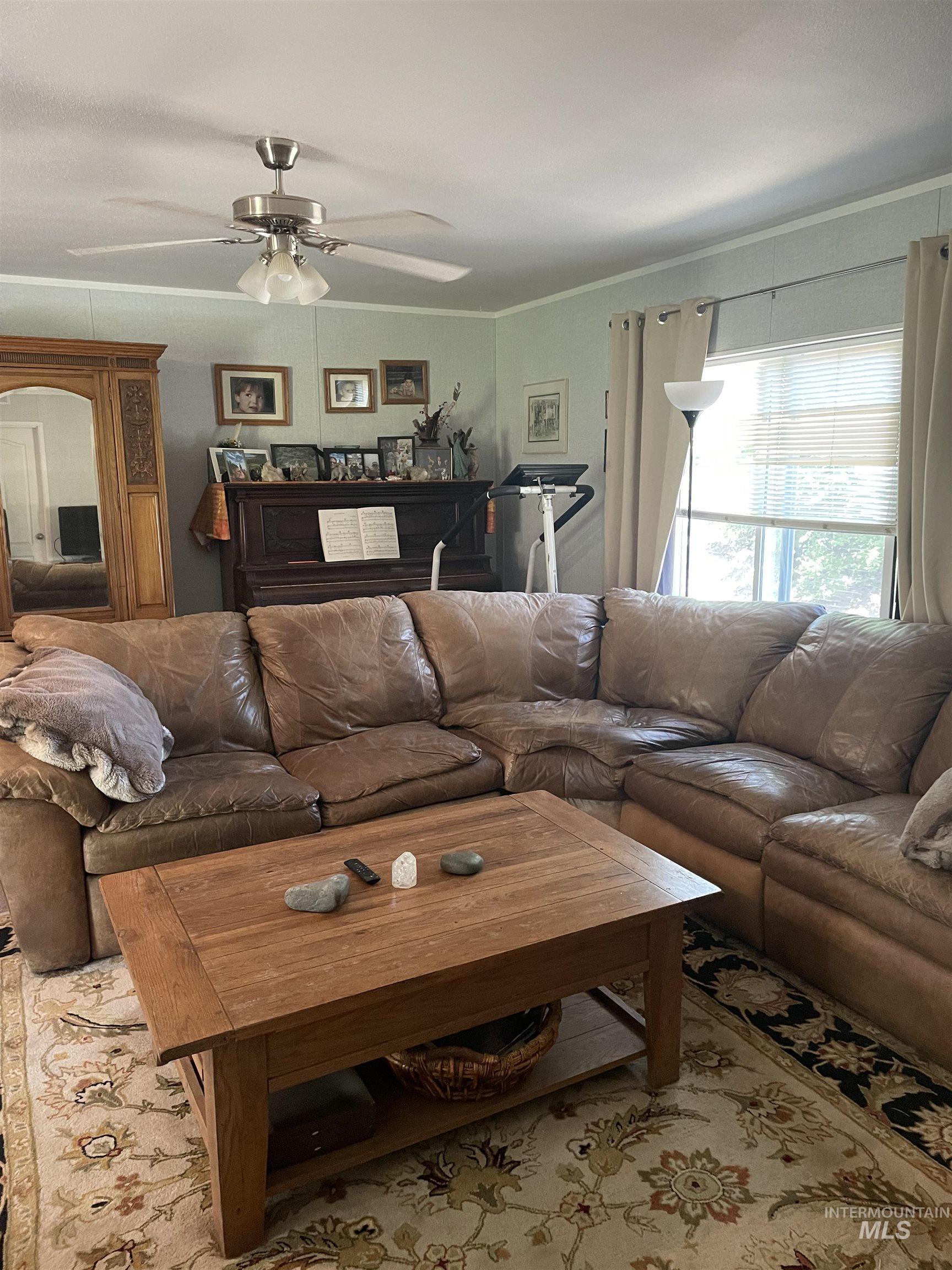 820 Crest Drive Property Photo 12
