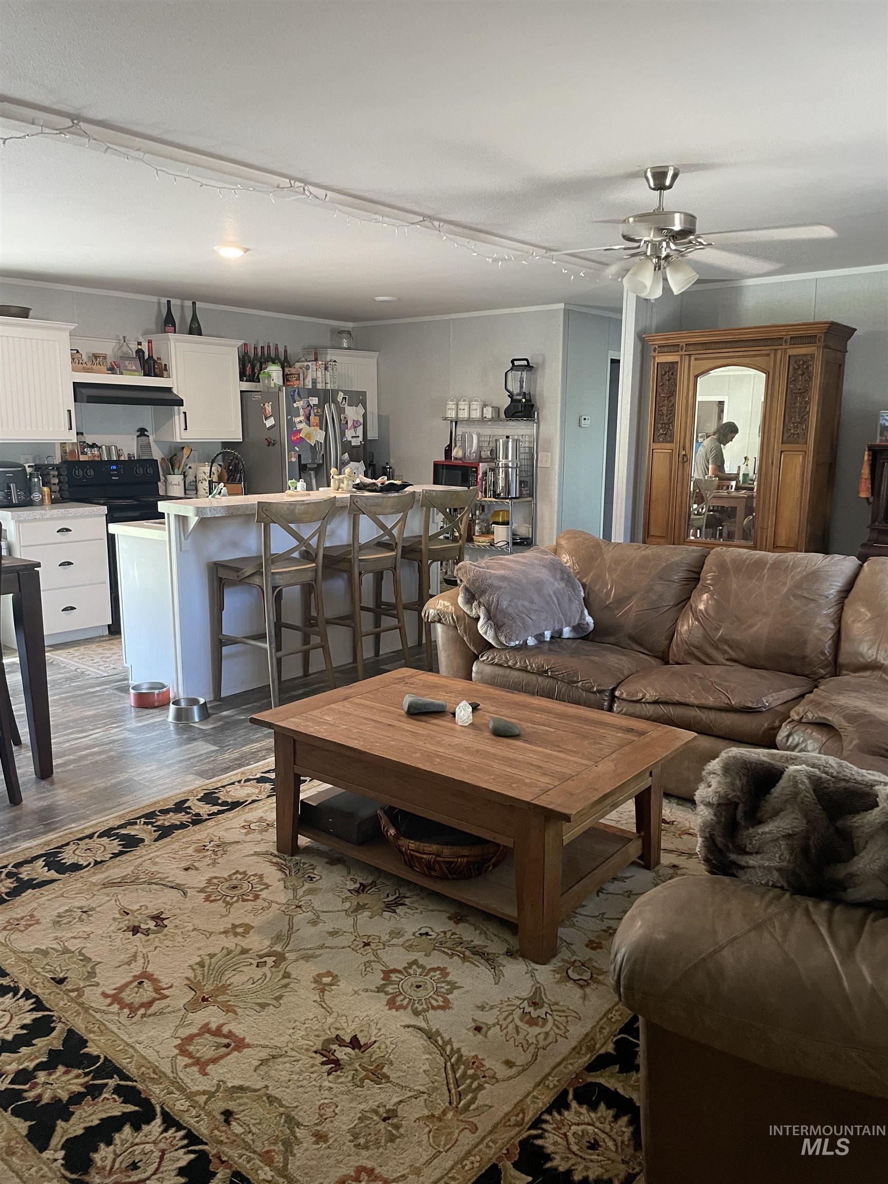 820 Crest Drive Property Photo 13
