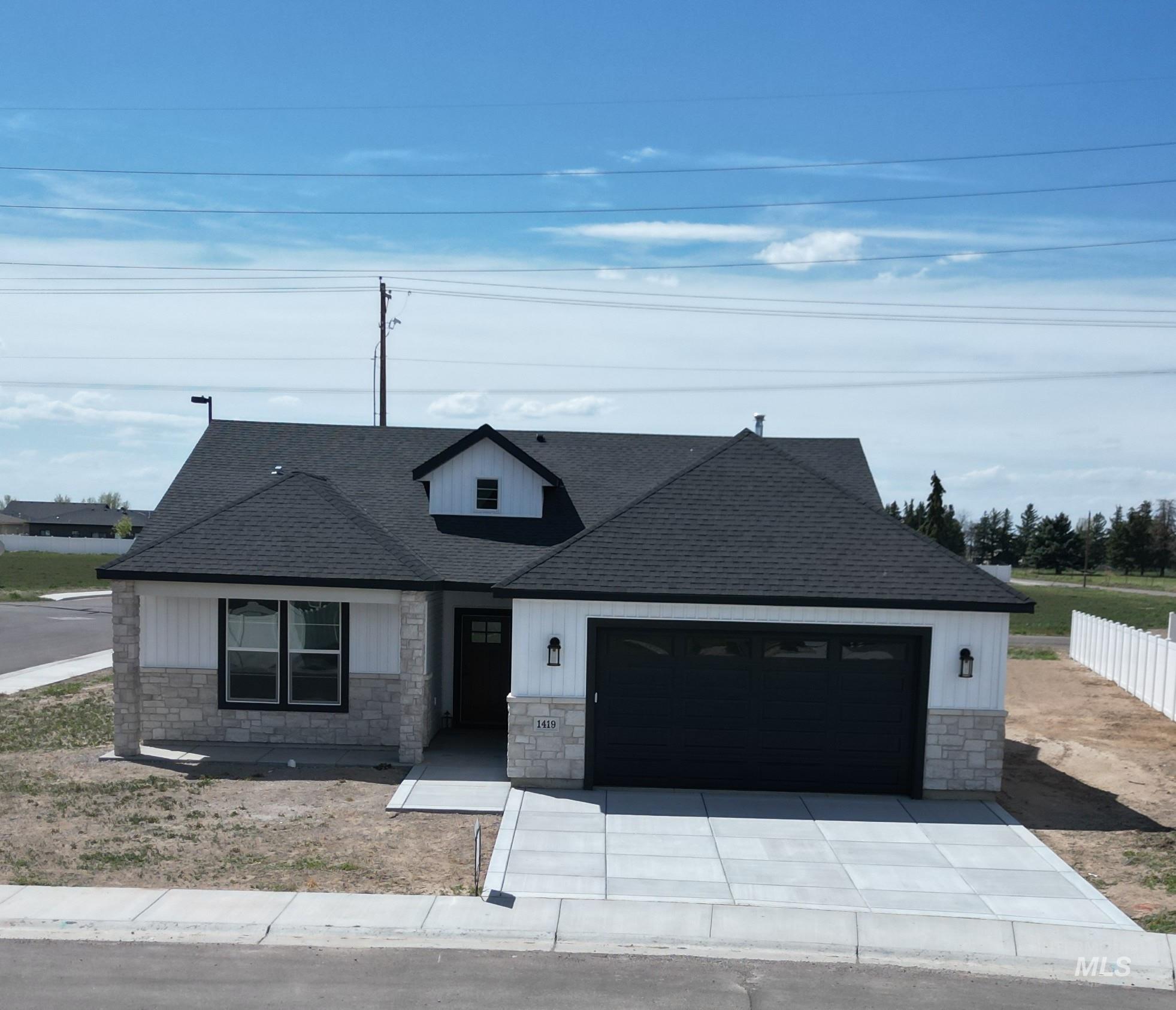 1419 Topaz Property Photo 1