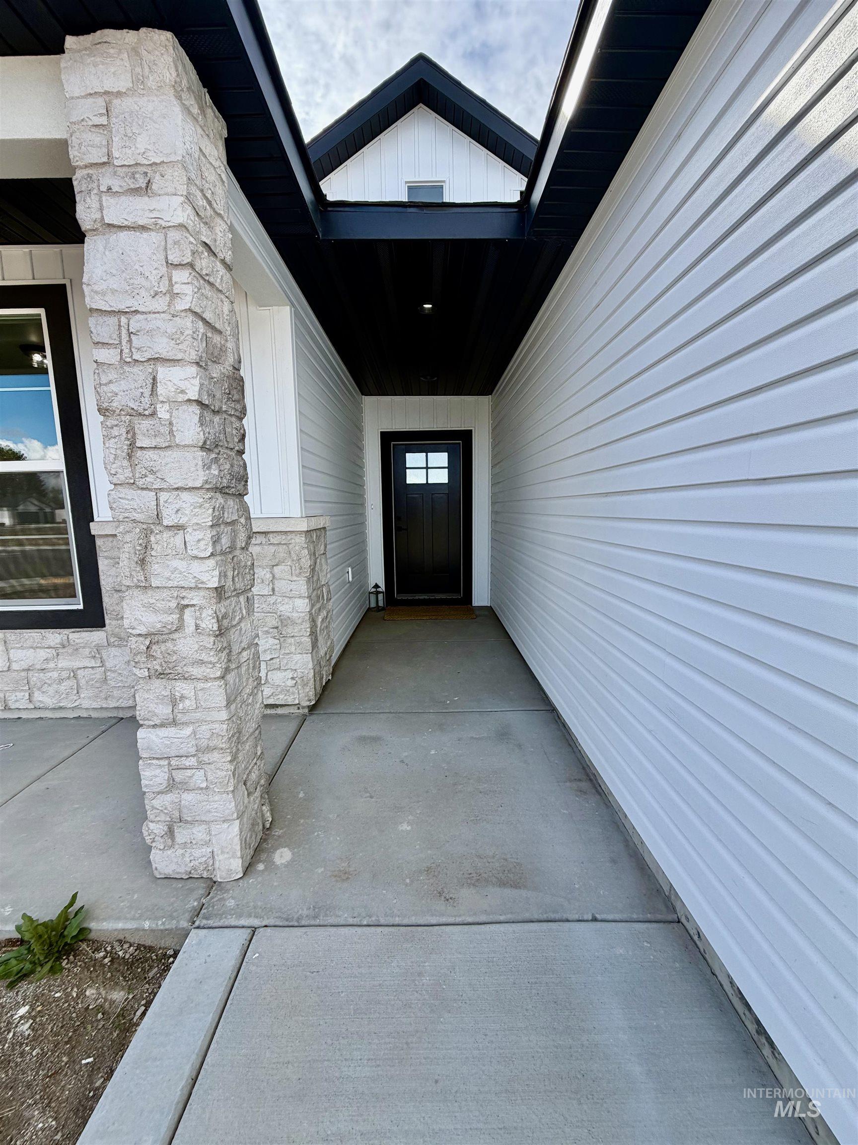 1419 Topaz Property Photo 2