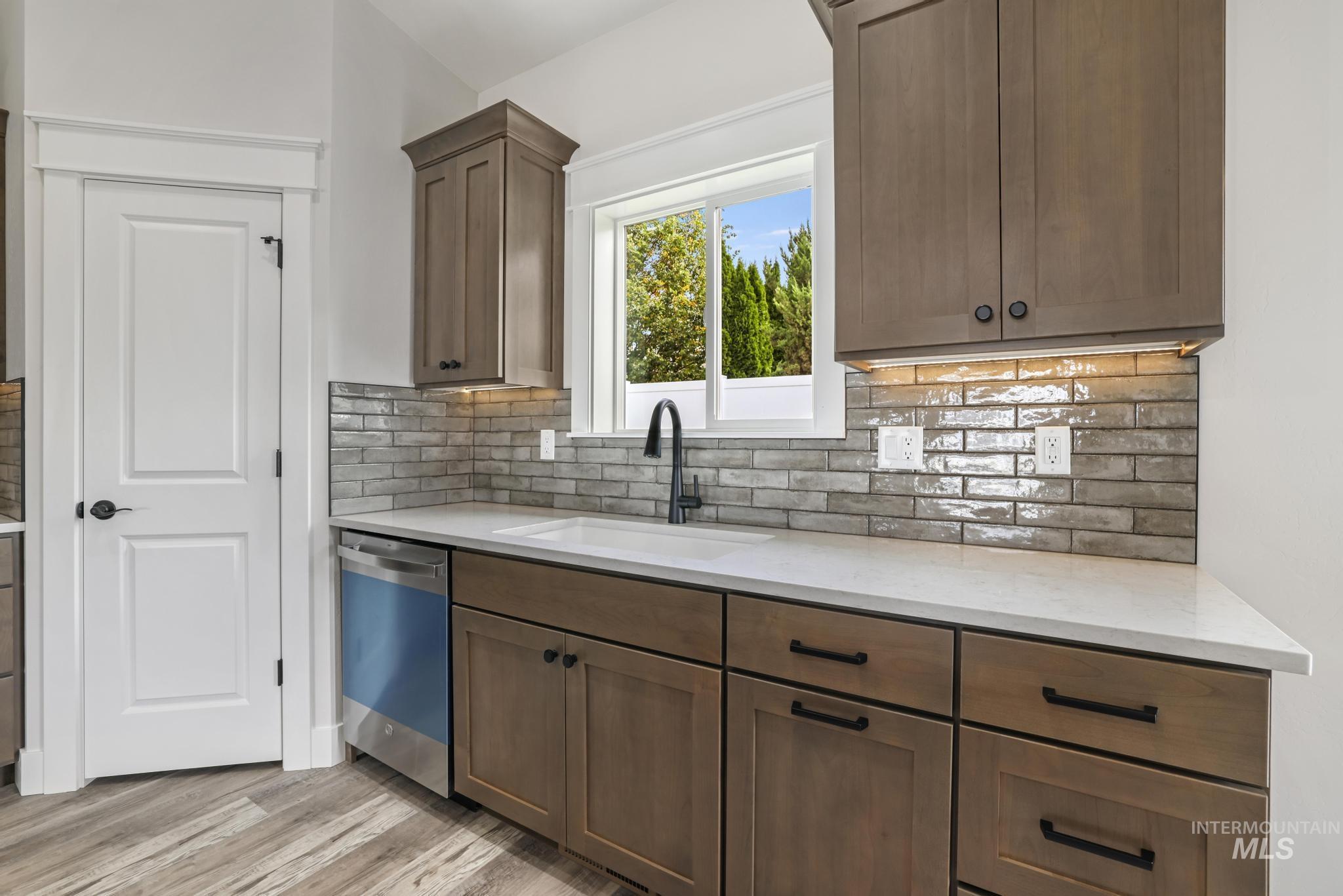 1441 Haizlee Way Property Photo 4