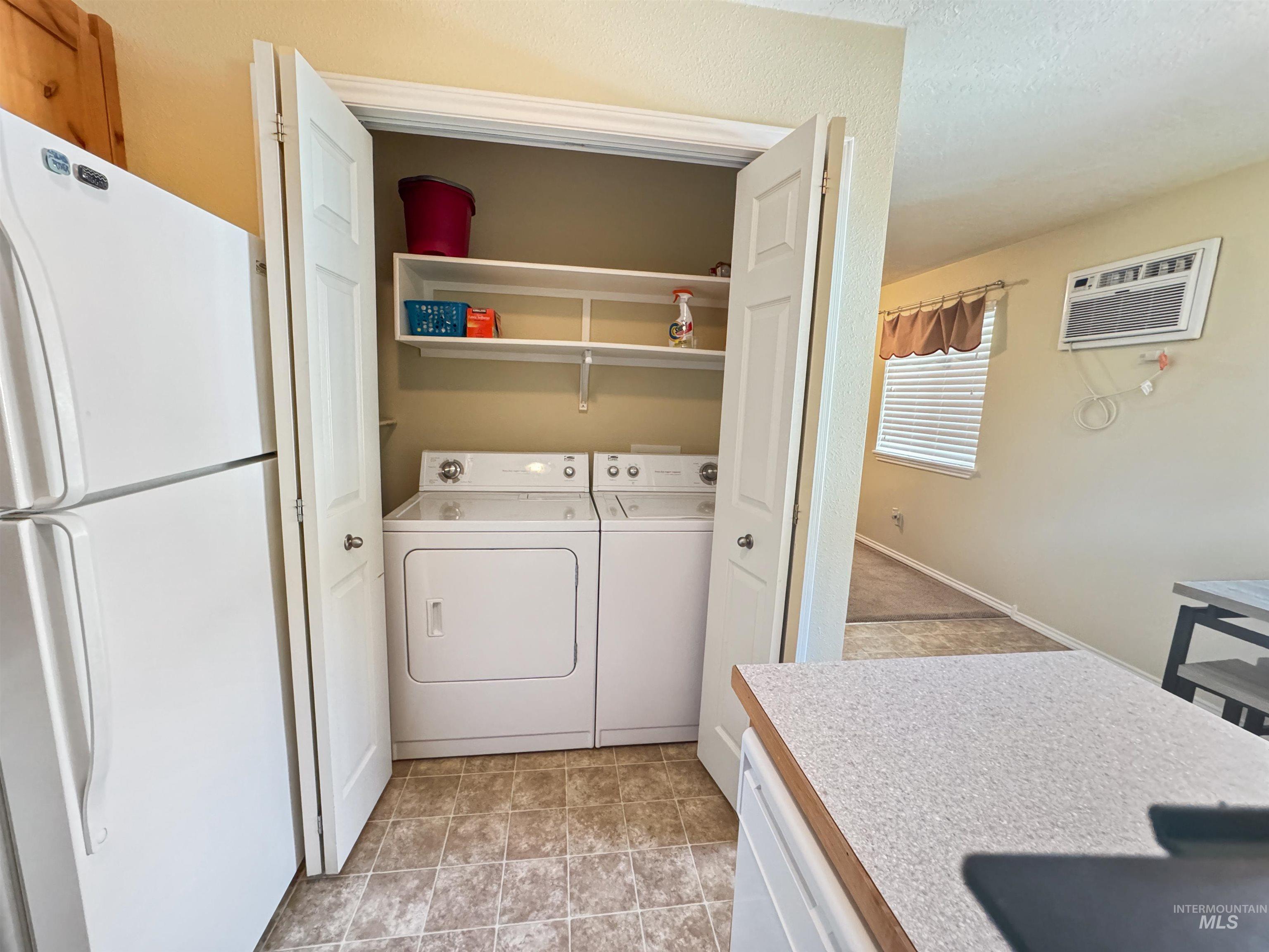 300 S Main Property Photo 3