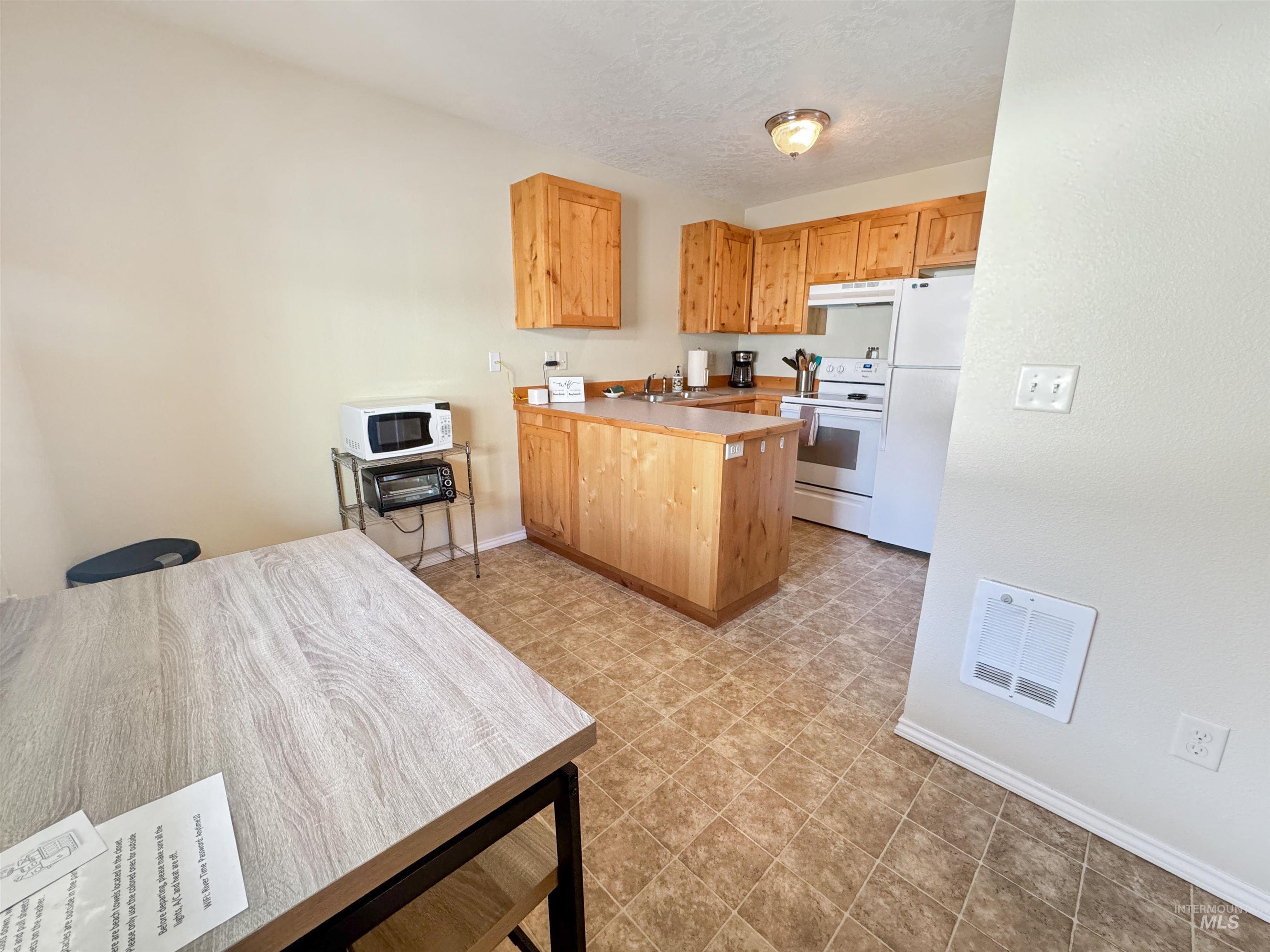 300 S Main Property Photo 6