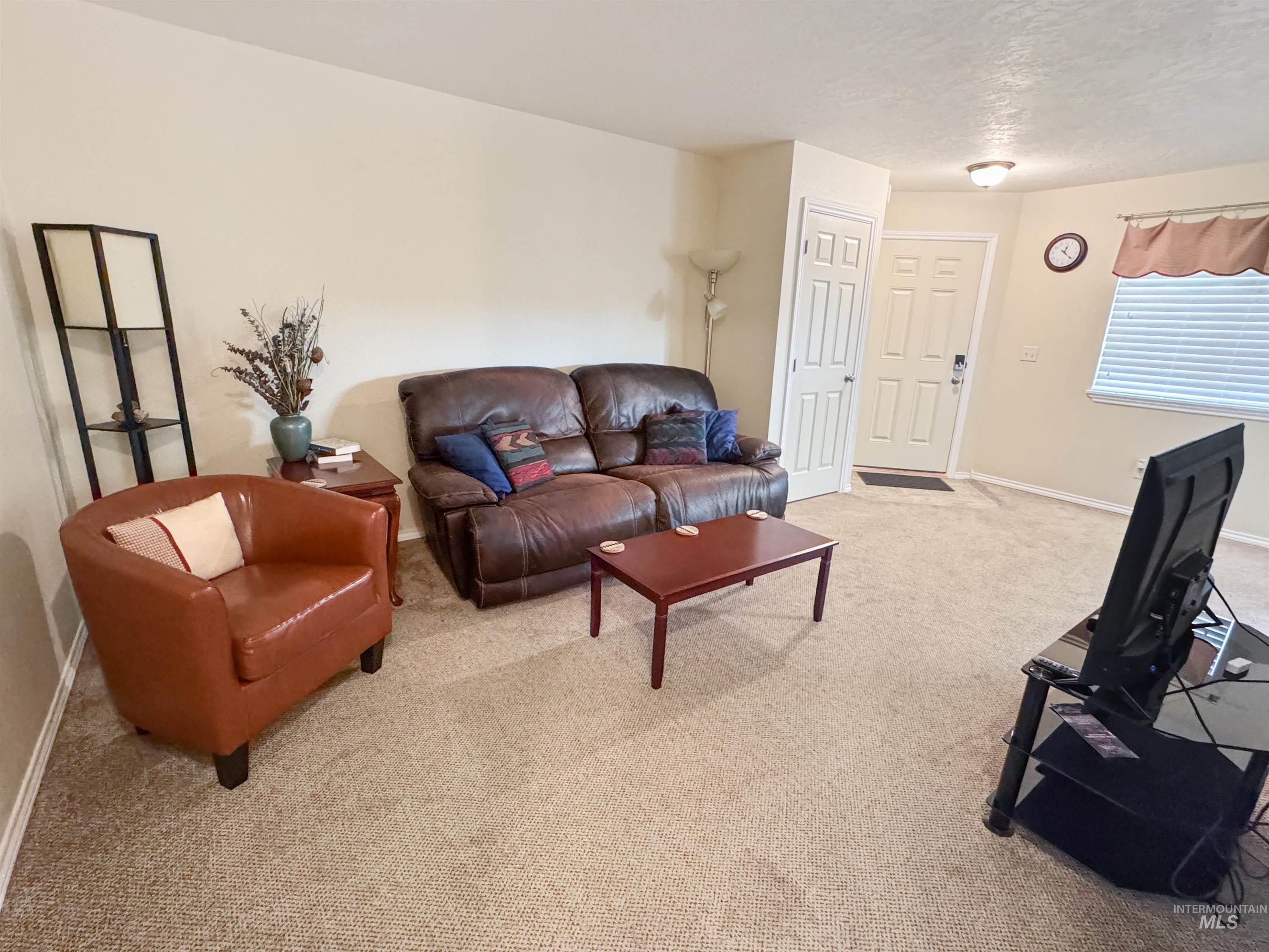 300 S Main Property Photo 8