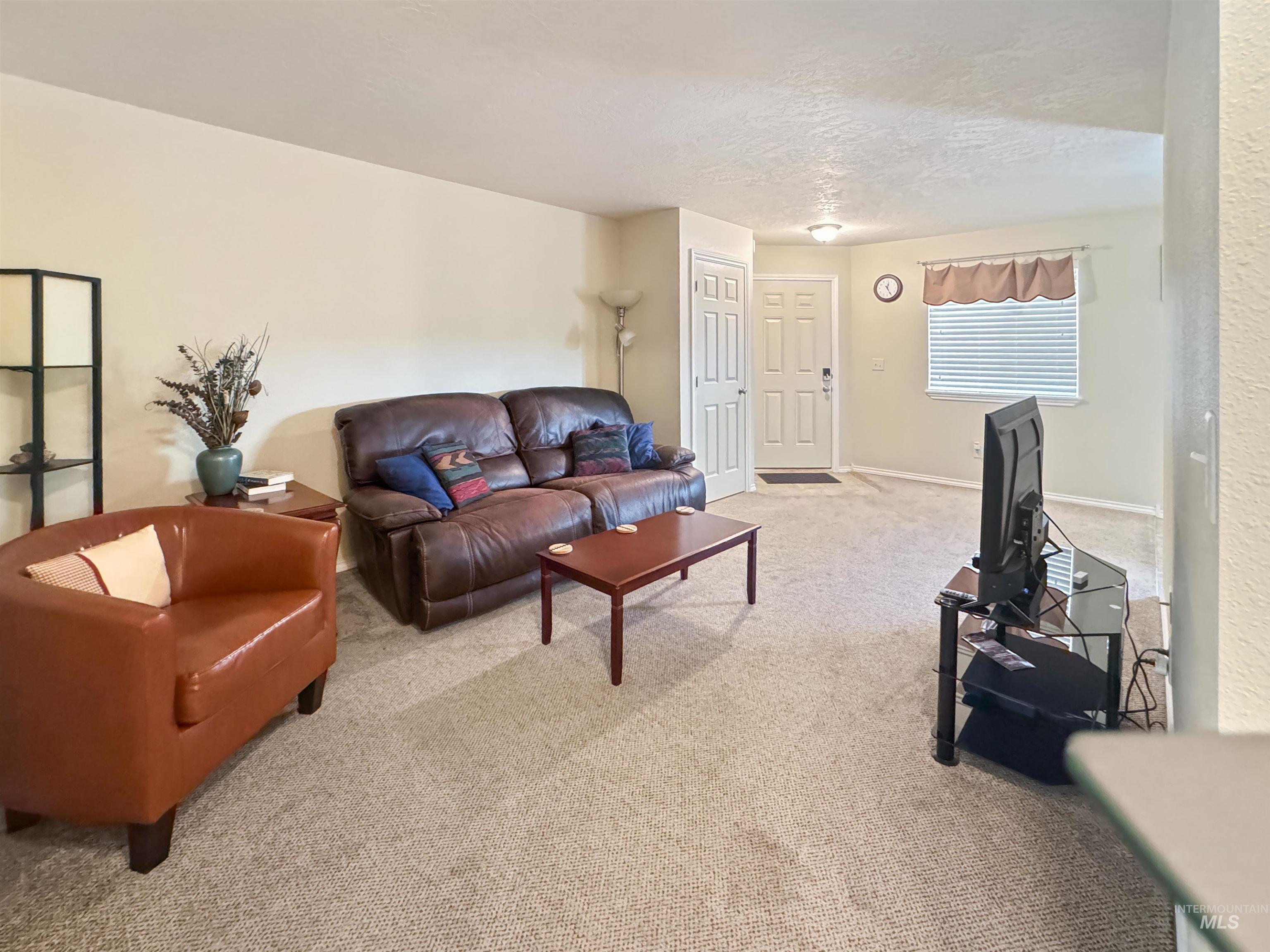 300 S Main Property Photo 10