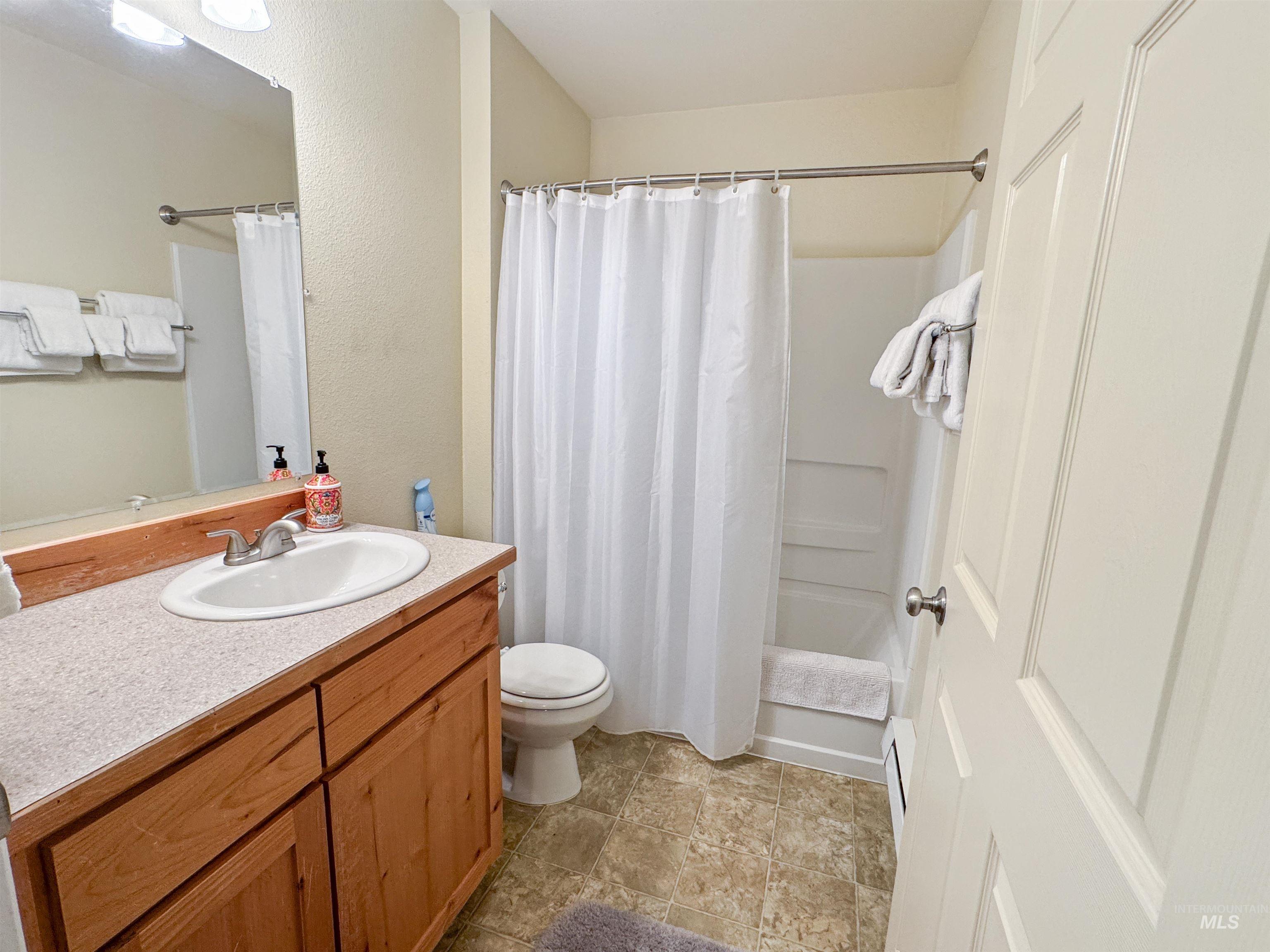 300 S Main Property Photo 11