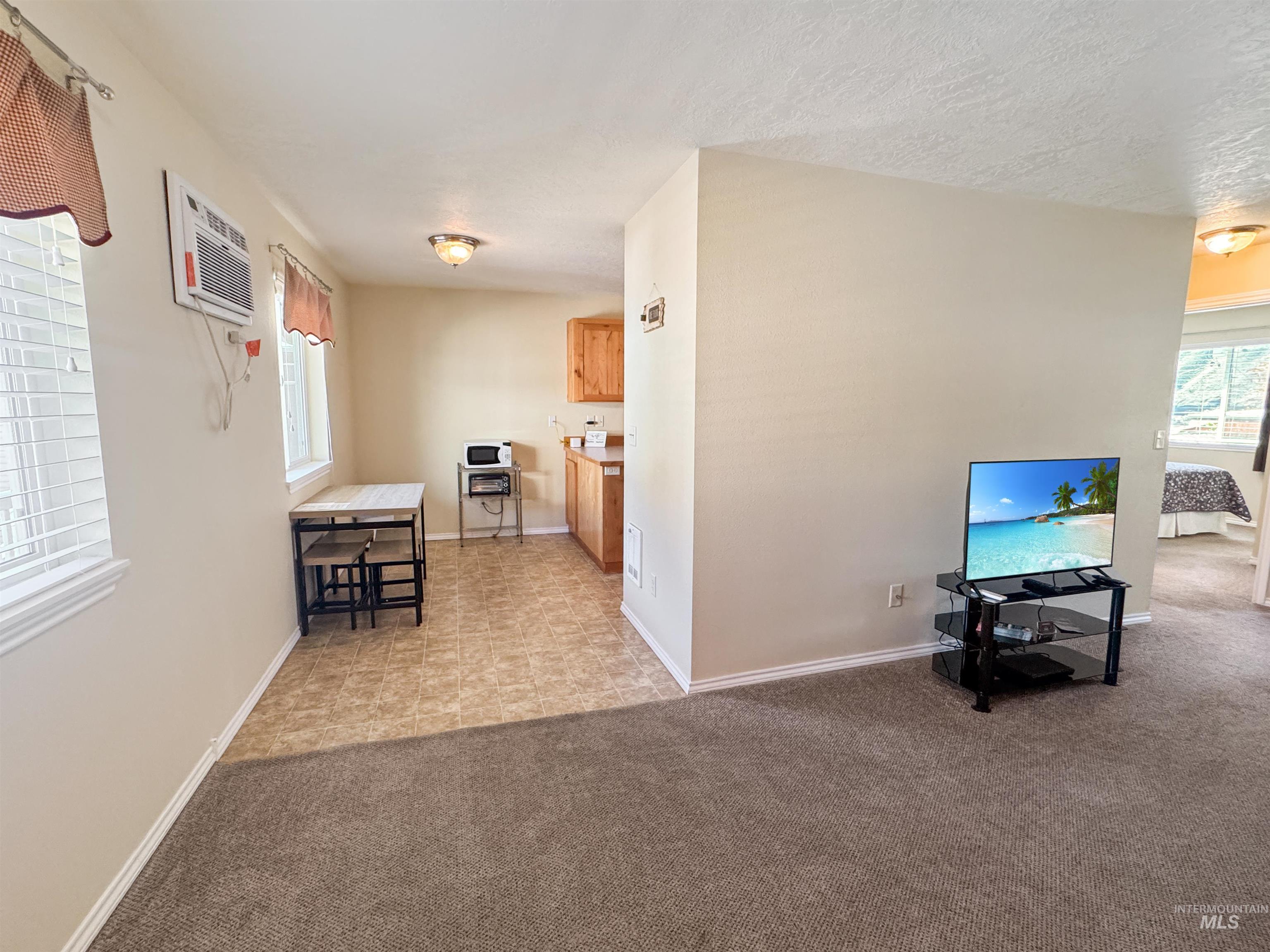 300 S Main Property Photo 15