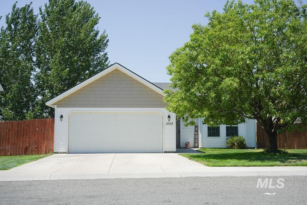 1509 N Elm Property Photo 2