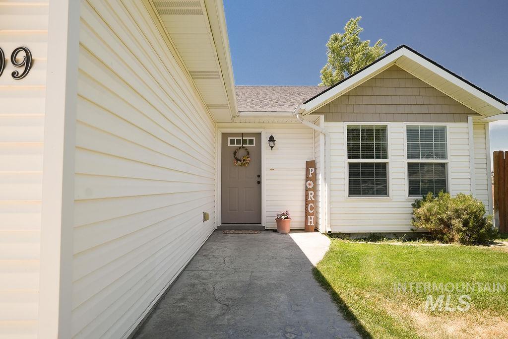 1509 N Elm Property Photo 3